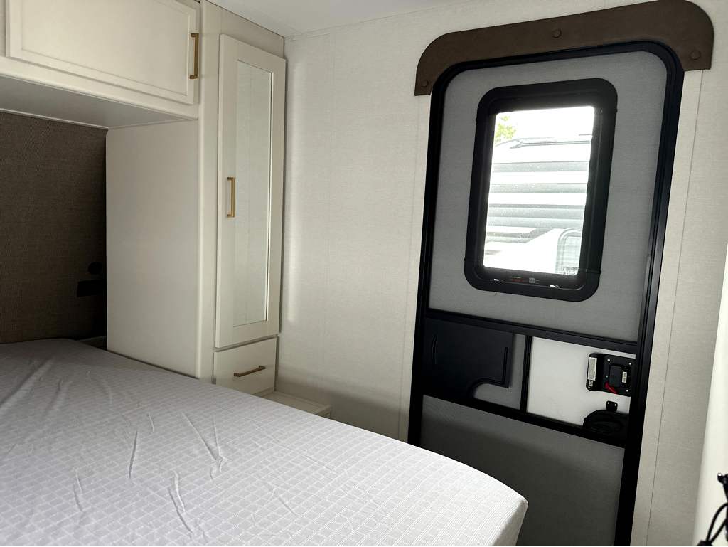 2026 GRAND DESIGN TRANSCEND 265BHT - Image 14