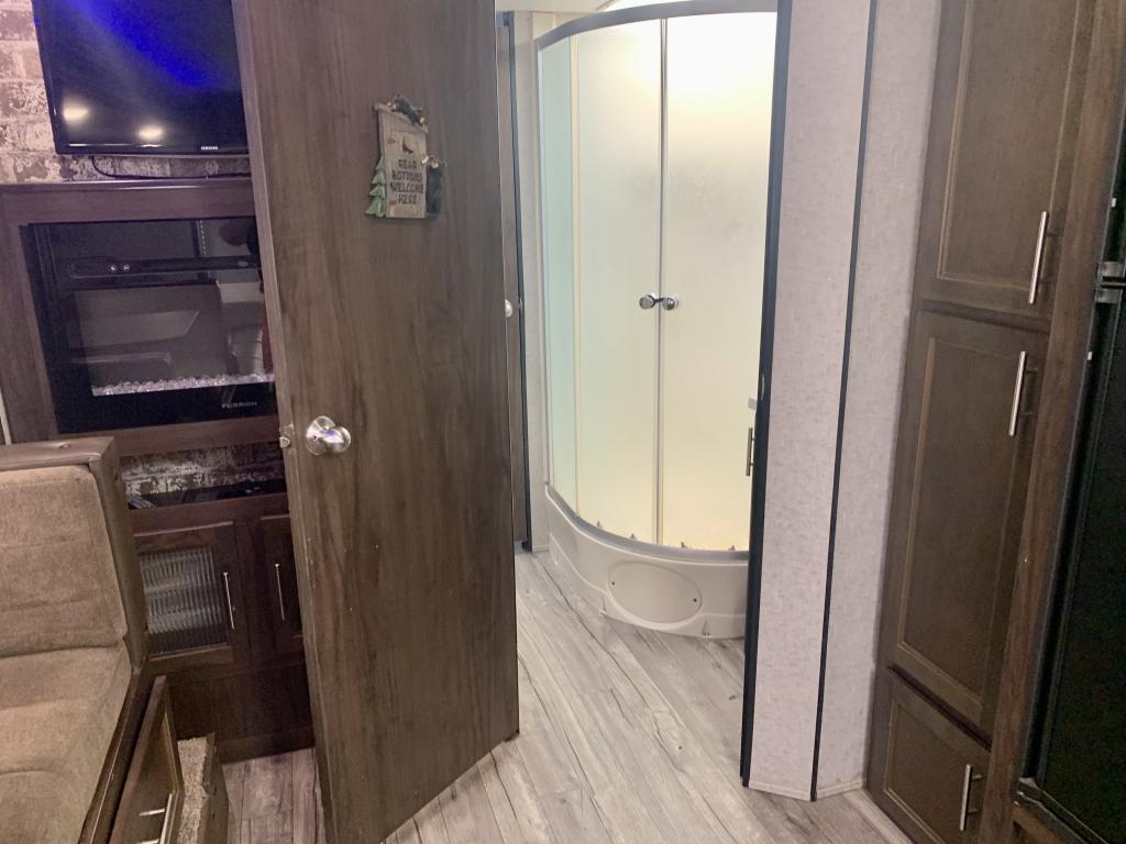 2019 FOREST RIVER 26RL - Image 21
