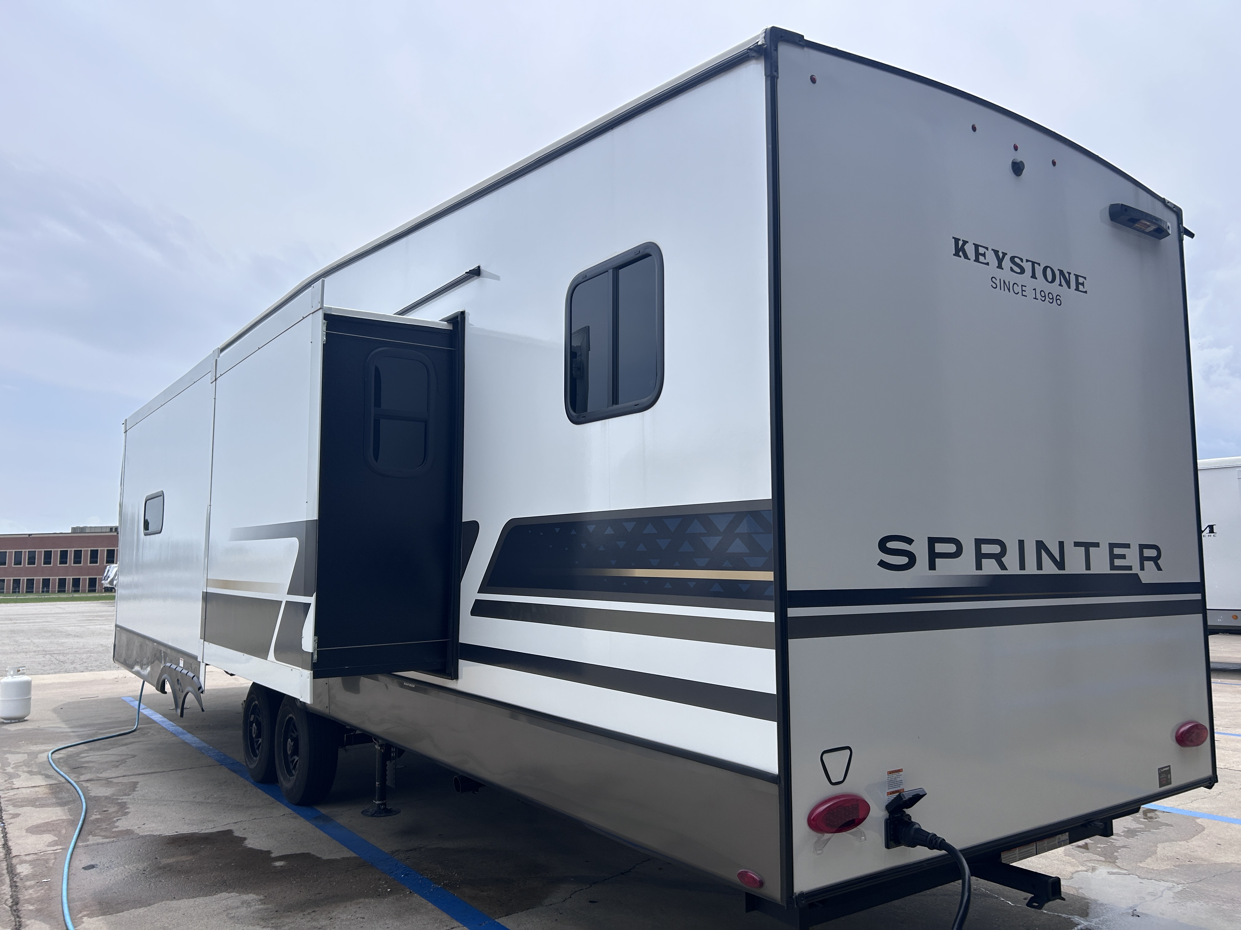 2026 Keystone Sprinter 3980FBS - Image 6