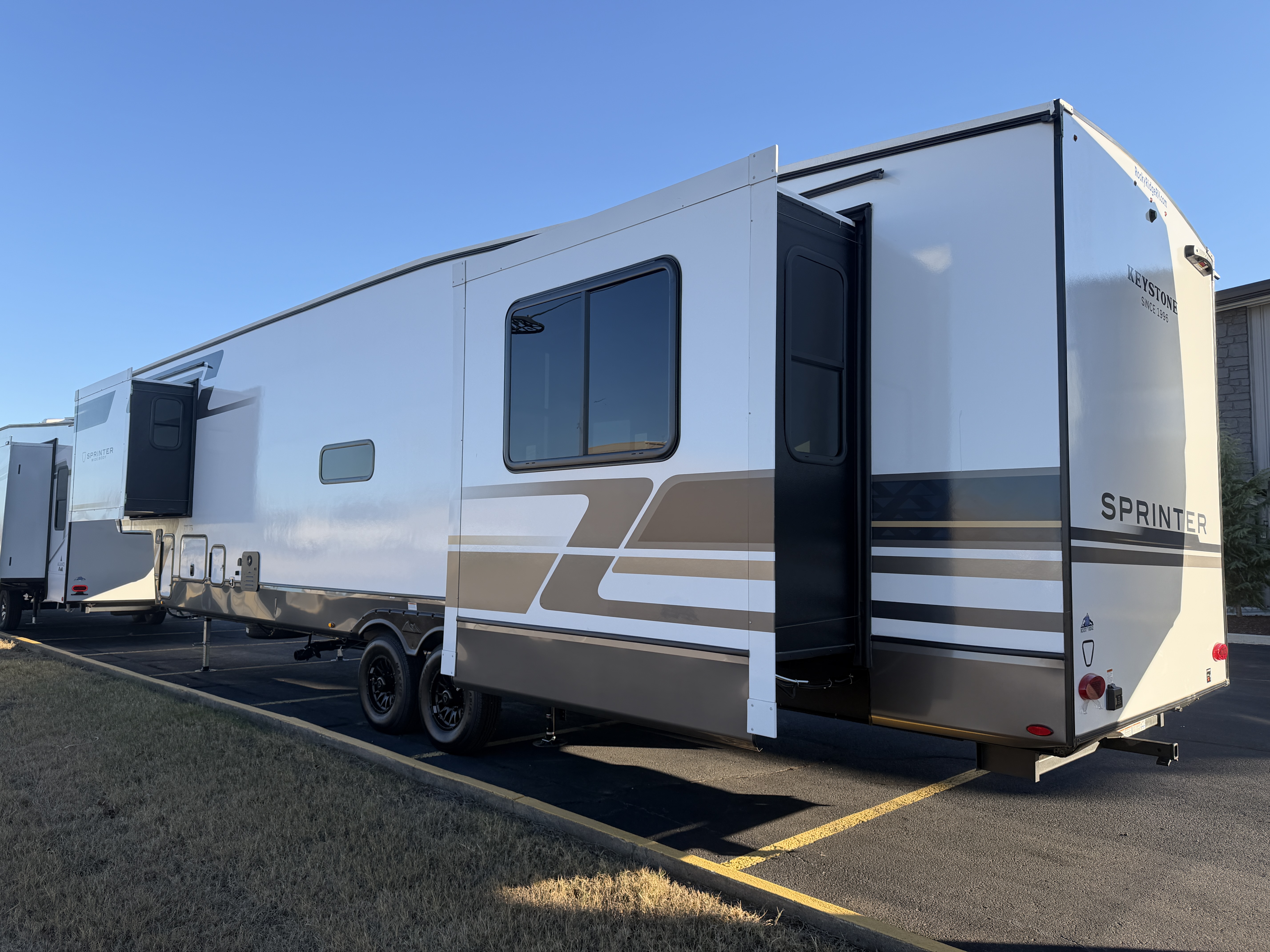 2026 Keystone Sprinter 3520RDS - Image 4