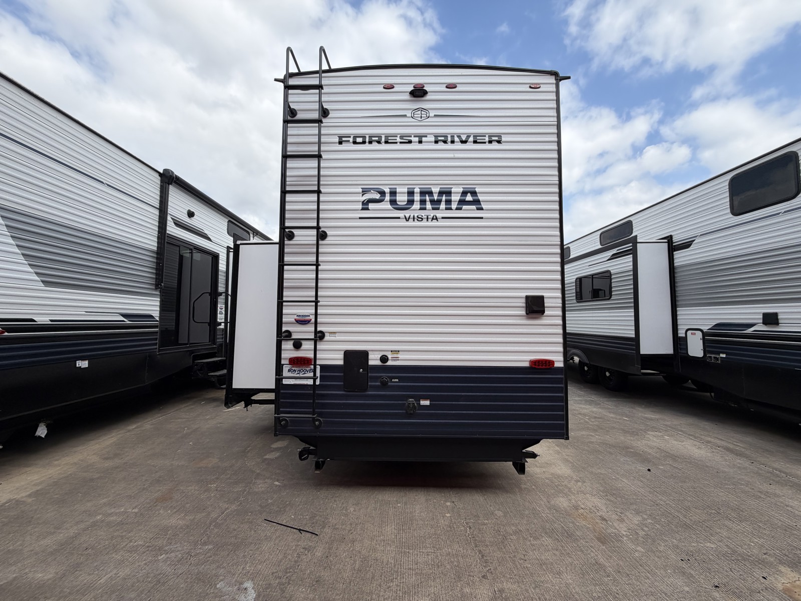 2026 PALOMINO PUMA 423LFT - Image 28