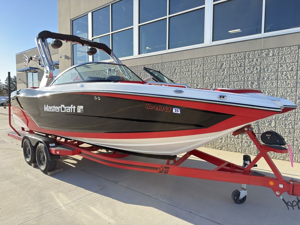 2019 MasterCraft XT22 - Image 7