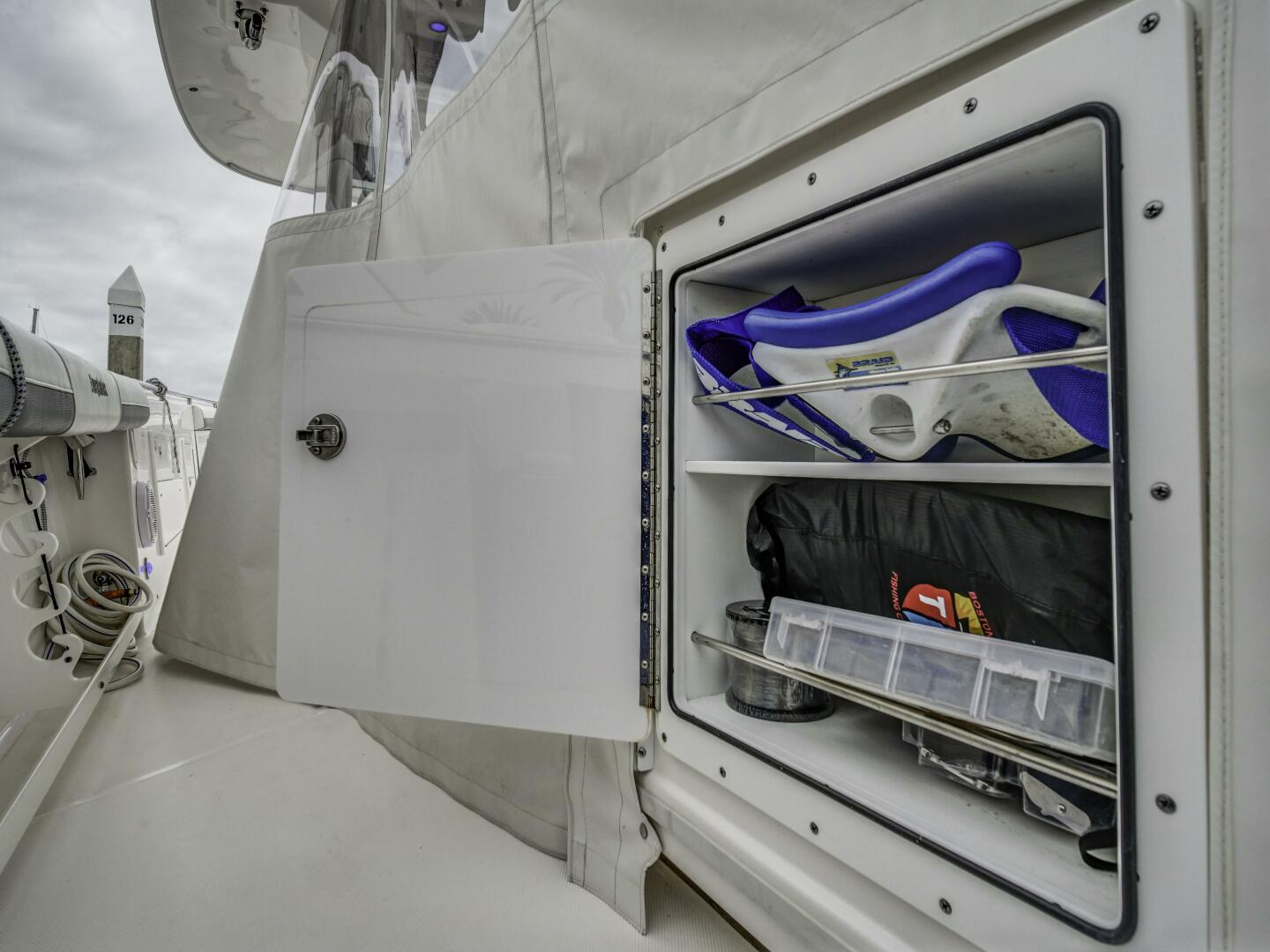2015 Everglades 435 Center Console - Image 12