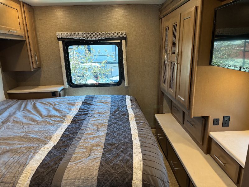 2022 Thor Motor Coach Omni RS36 - Image 18