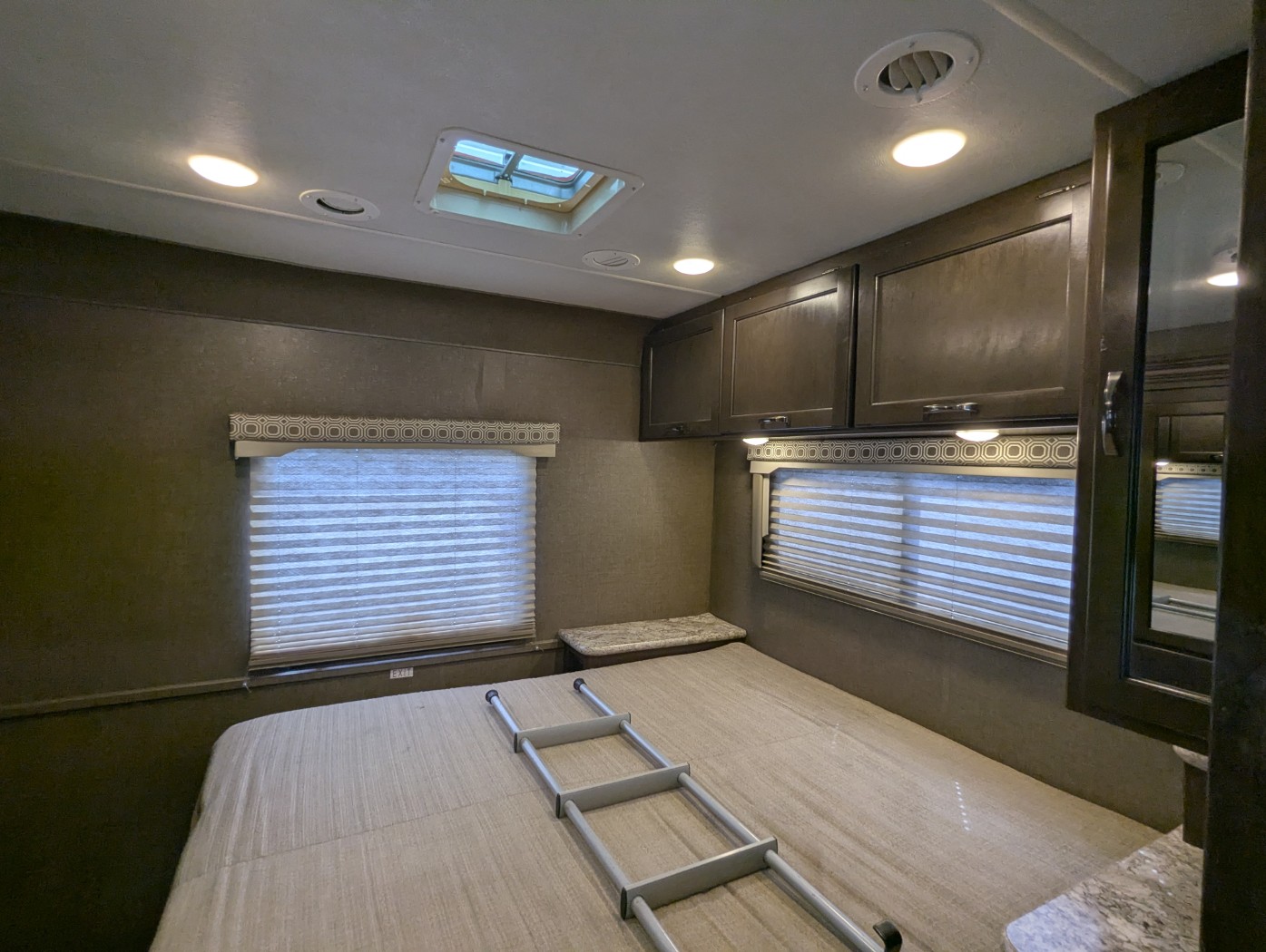 2020 Thor Motor Coach Four Winds 31E - Image 23