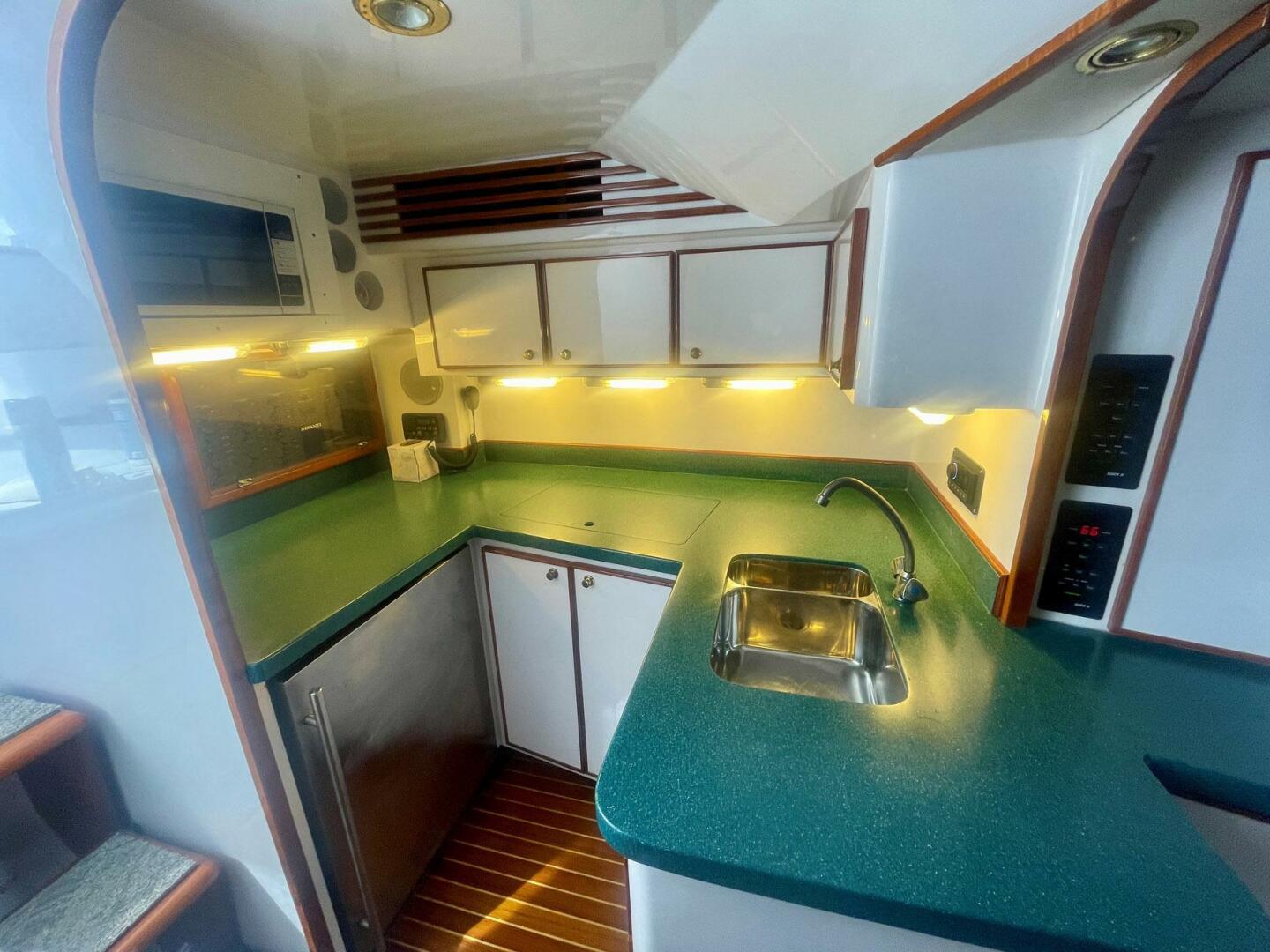 2005 Custom Carolina 40 DeSanti - Image 11