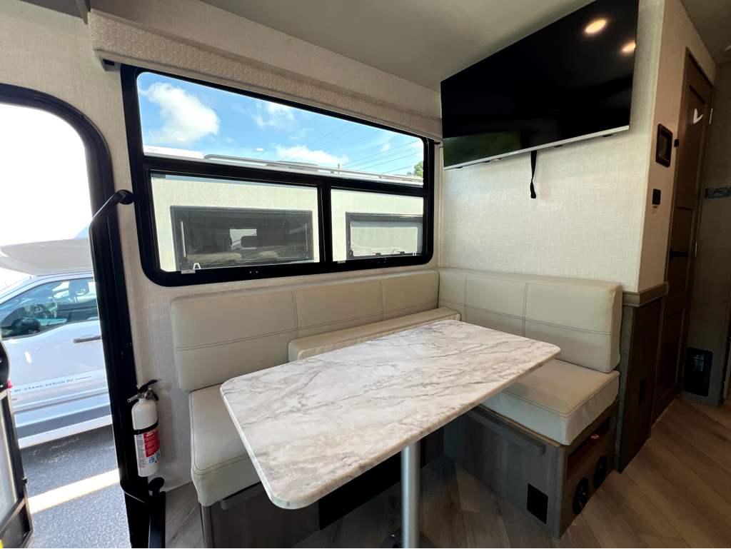 2024 HOLIDAY RAMBLER INVICTA 36Y - Image 10