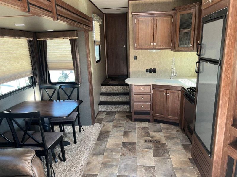 2018 Keystone Sprinter Limited 269FWRLS - Image 4
