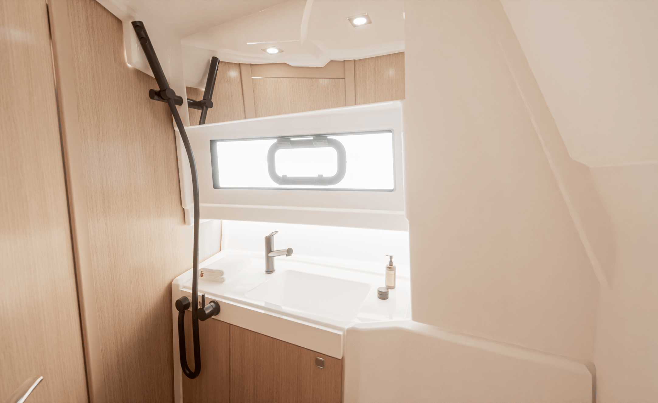 2027 Jeanneau EX 34 Cabin - Image 12