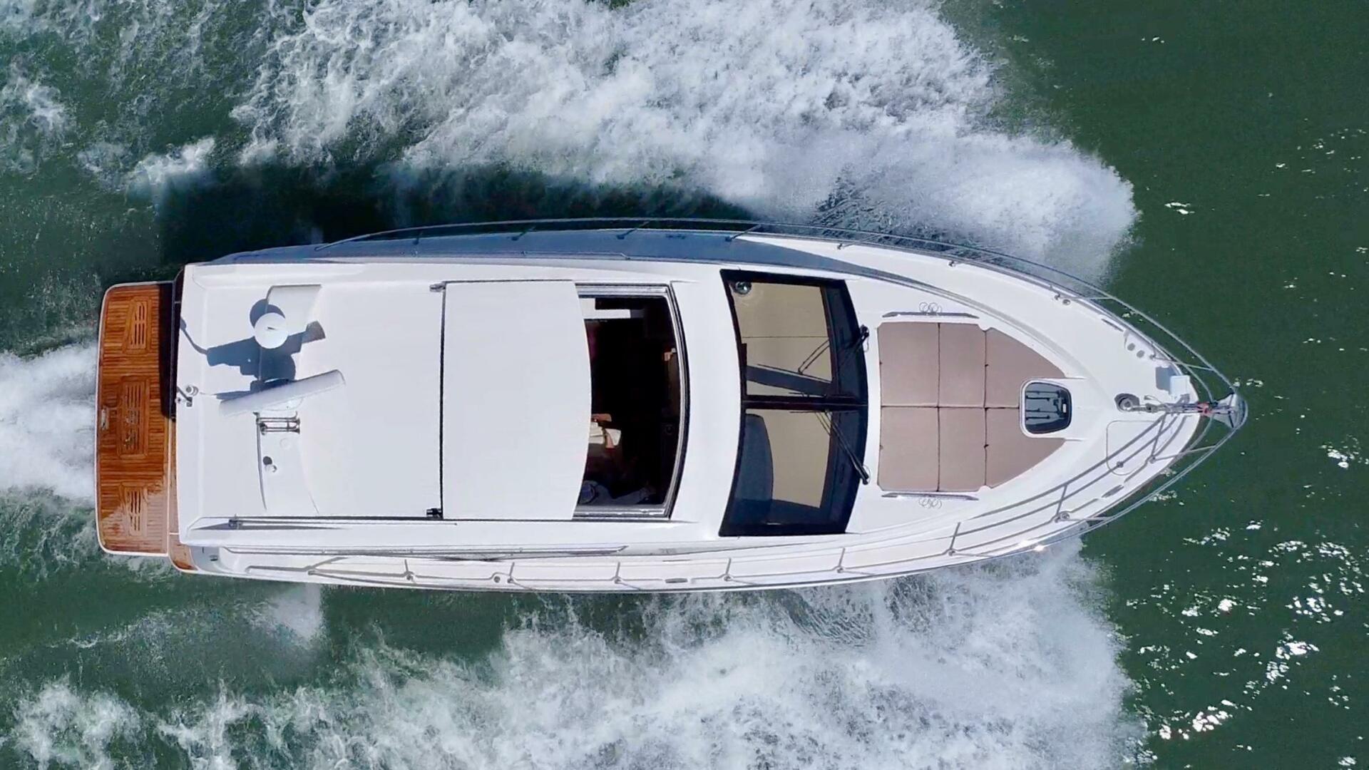 2017 Sea Ray 400 Sundancer - Image 12
