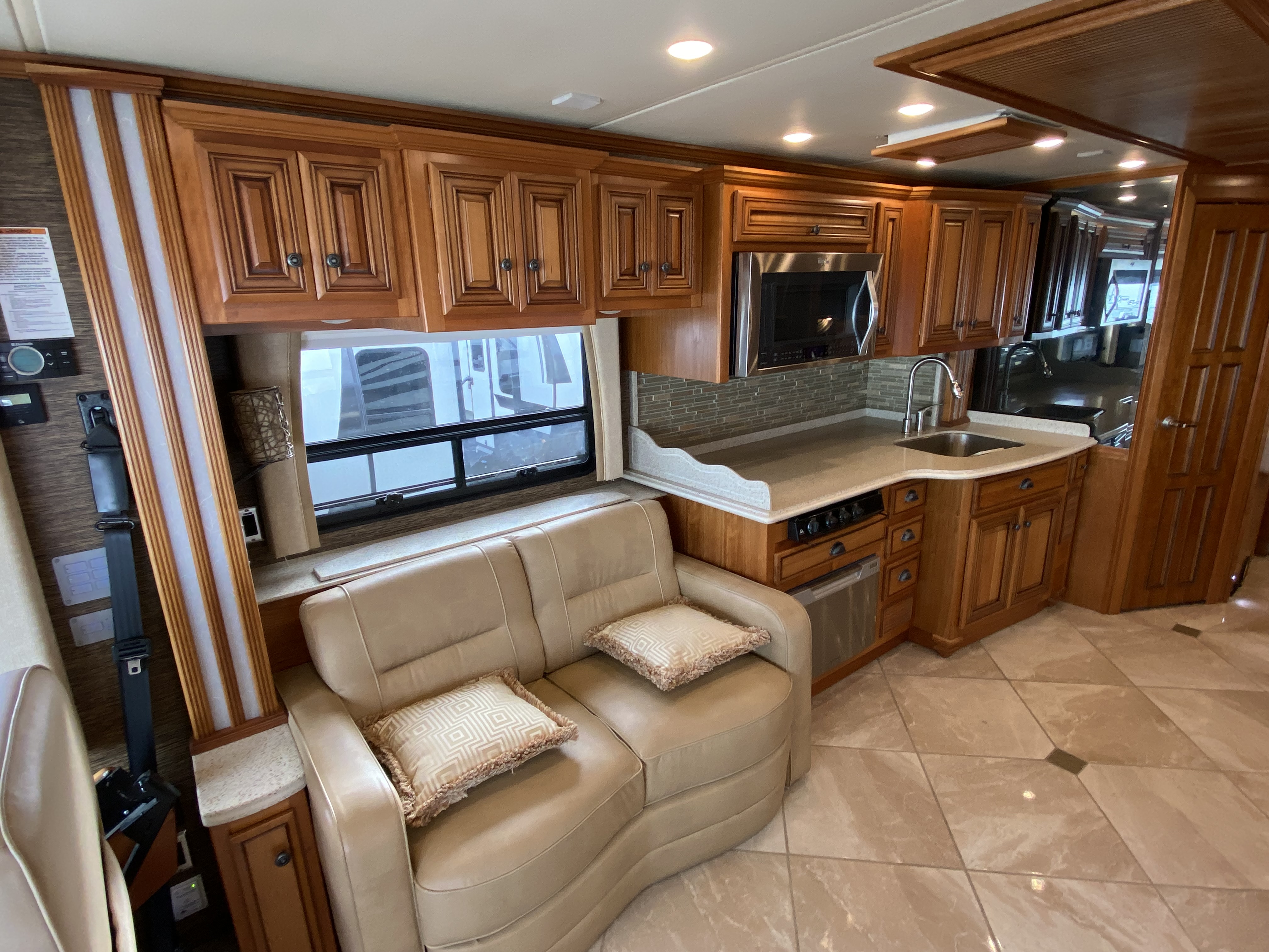 2015 NEWMAR DUTCHSTAR 3736 - Image 10