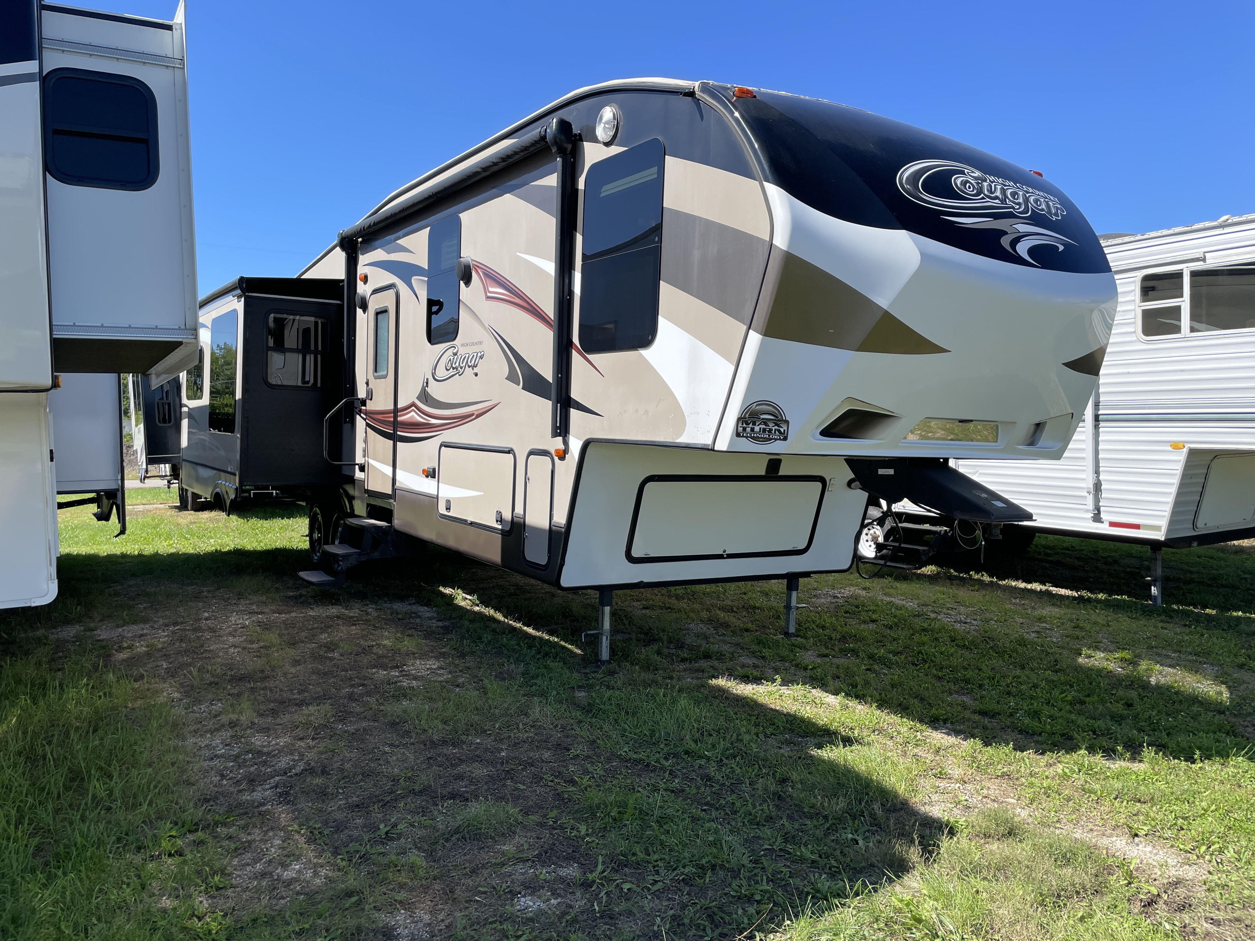 2014 Keystone Cougar 327RES - Image 1