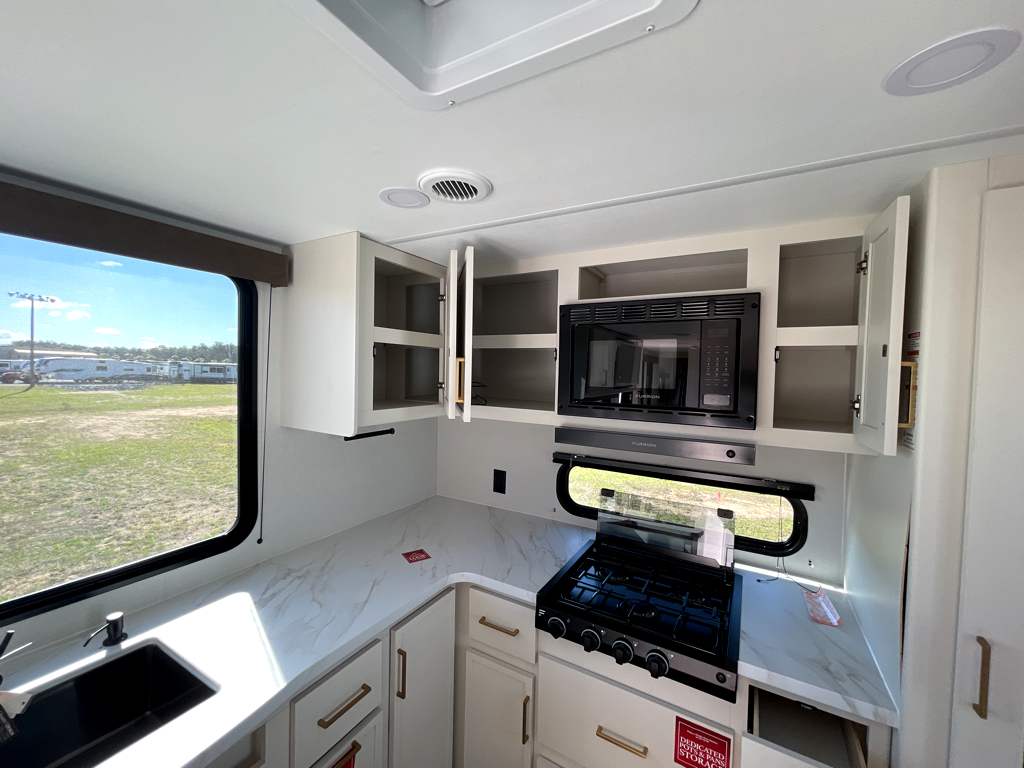 2026 GRAND DESIGN TRANSCEND 285RKT - Image 24