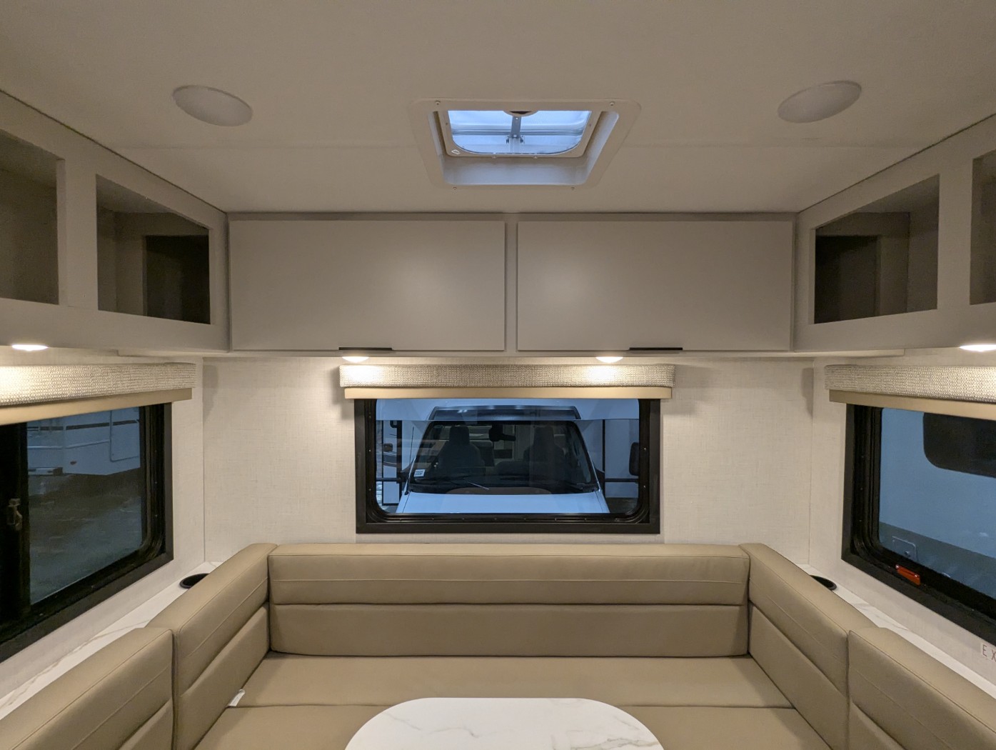 2027 Thor Motor Coach Four Winds 19Z - Image 21