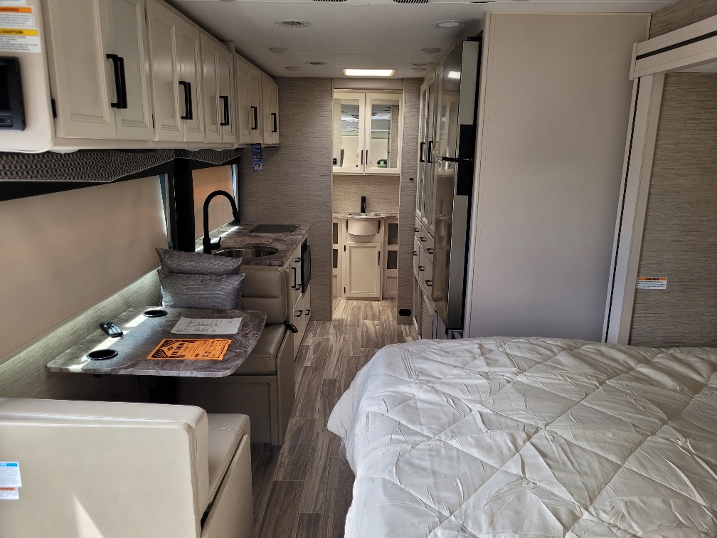 2023 Thor Motor Coach Vegas 24.3 - Image 7