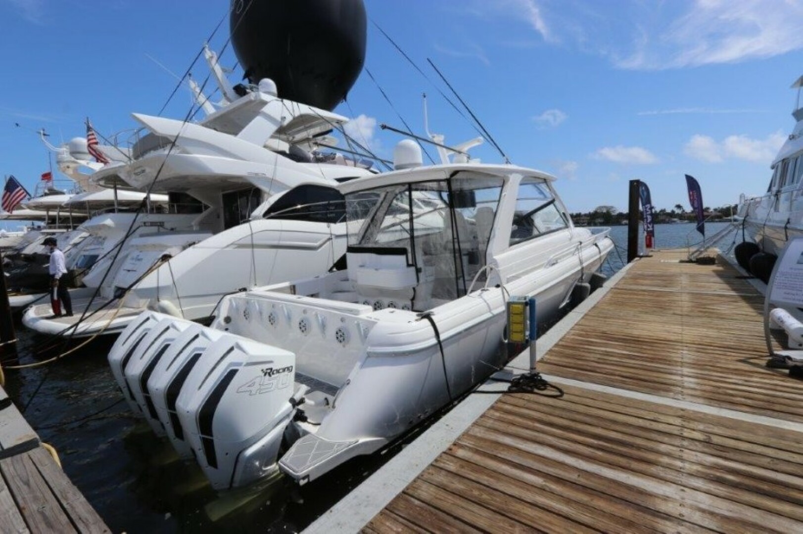 2019 Intrepid 475 Sport Yacht - Image 8