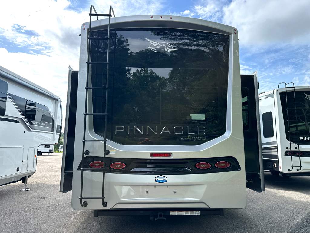 2027 JAYCO PINNACLE 32RLTS - Image 4