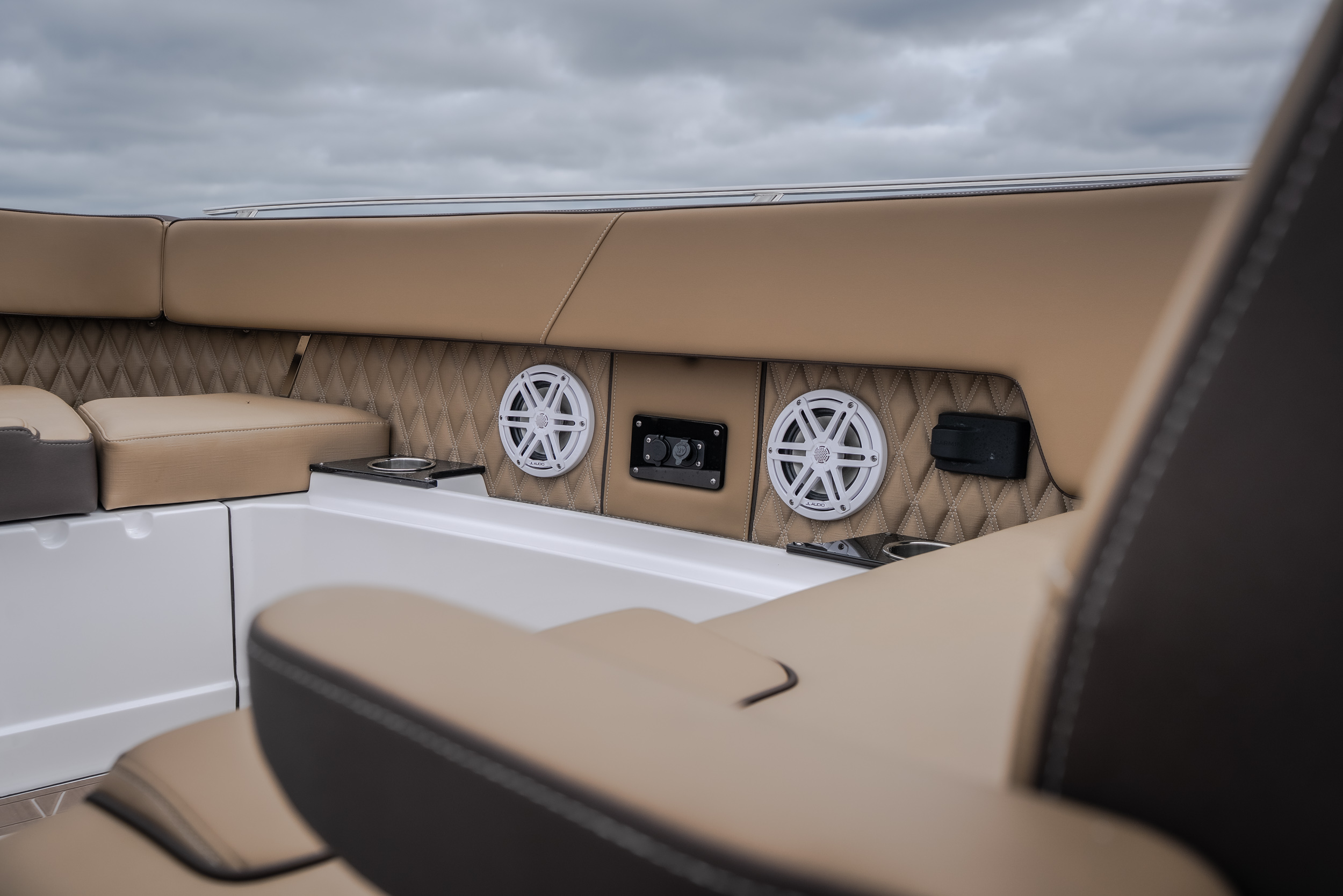 2025 Monterey 385SS - Image 41