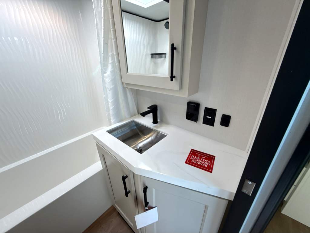 2026 GRAND DESIGN SOLITUDE 414LJMJ - Image 24