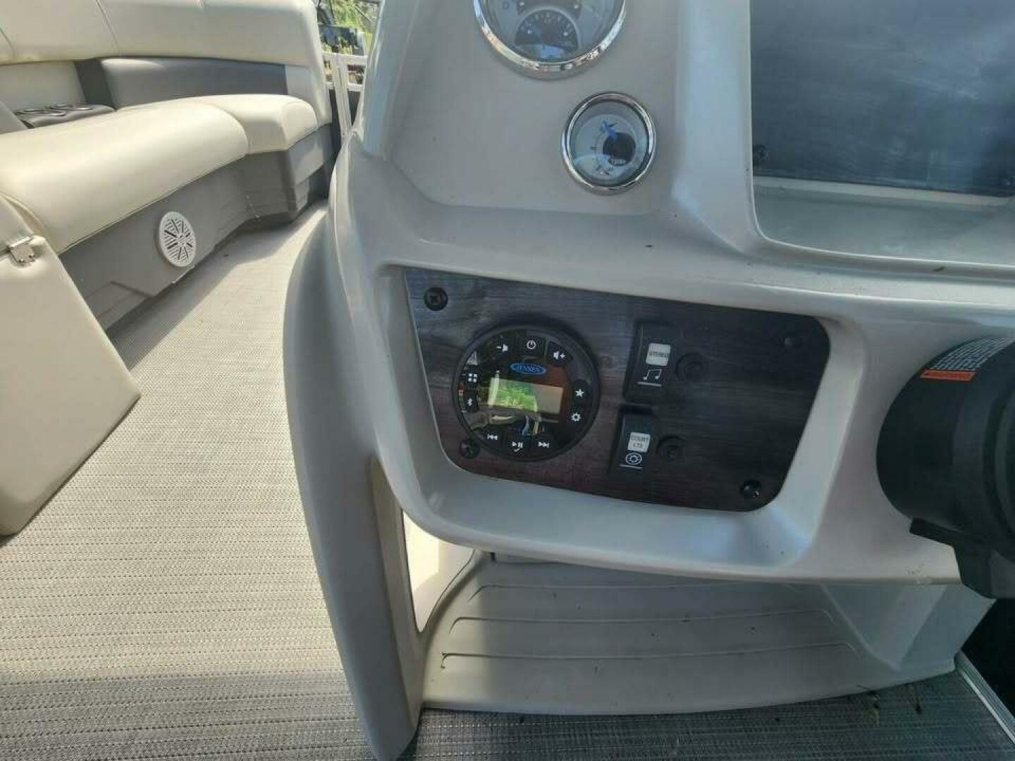 2023 SunChaser Vista 16 - Image 11
