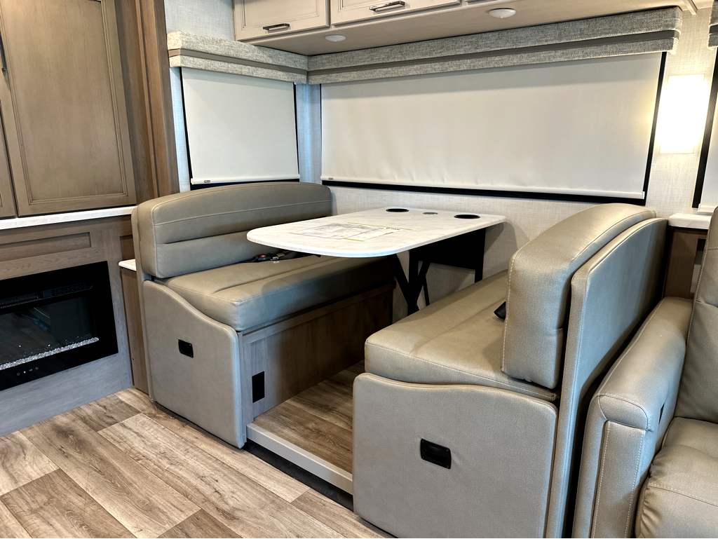 2027 THOR MOTOR COACH HURRICANE 35A - Image 11