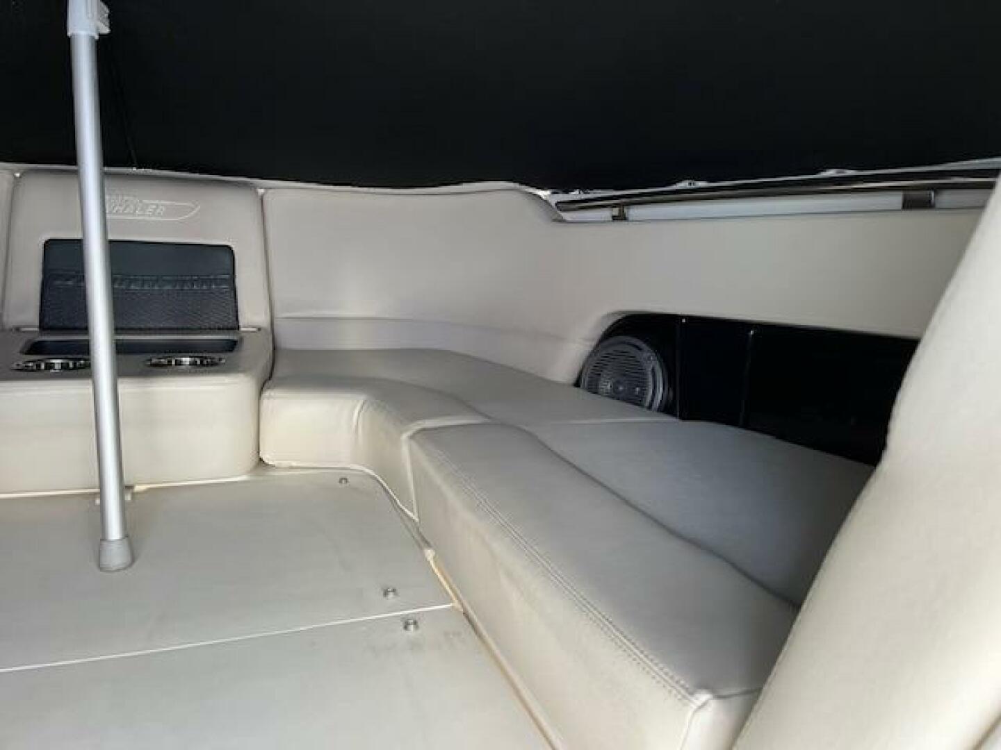 2018 Boston Whaler 270 Vantage - Image 19