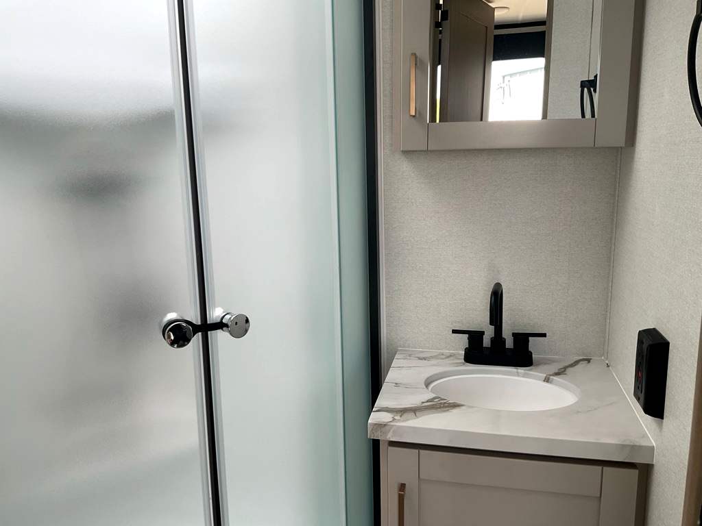 2027 JAYCO Jay Feather 18RBF - Image 21