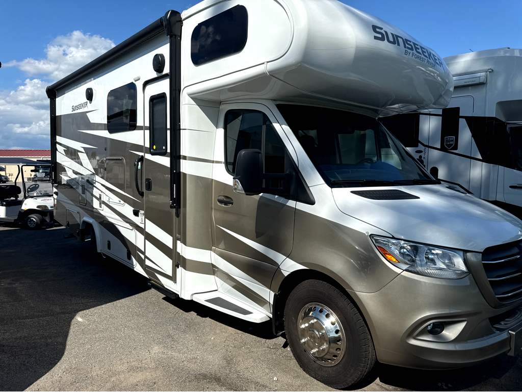 2025 FOREST RIVER SUNSEEKER 2400T - Image 1