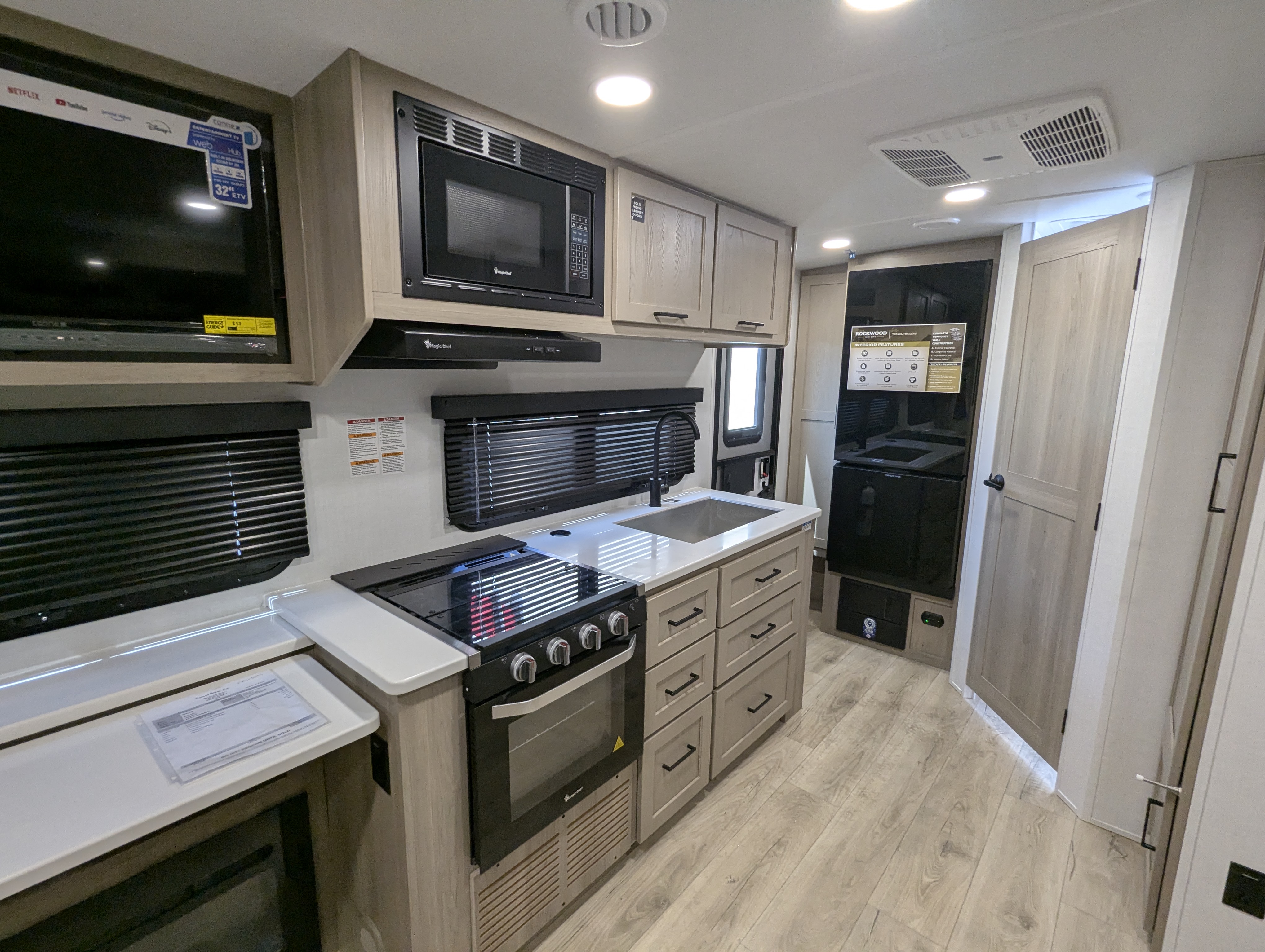 2026 Forest River Rockwood Mini Lite 2205S - Image 20