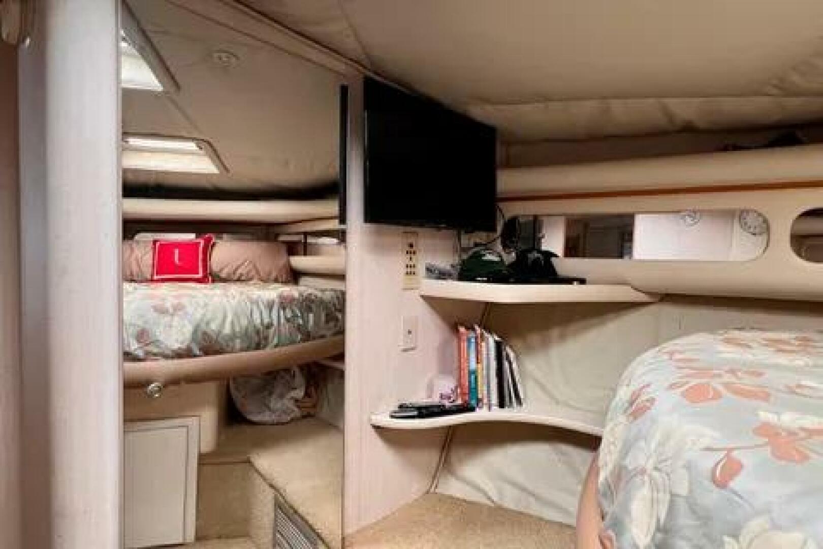 1996 Cruisers Yachts 4285 Express Bridge - Image 14