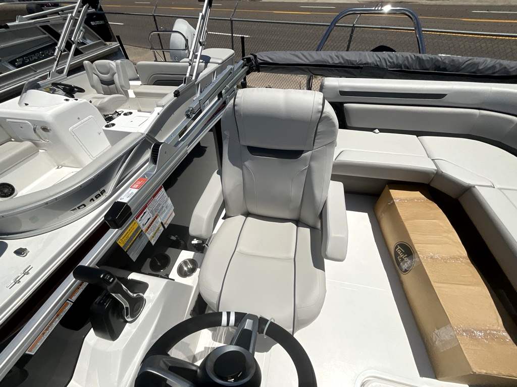 2027 HURRICANE 2027 FUNDECK 2260 REF - Image 22