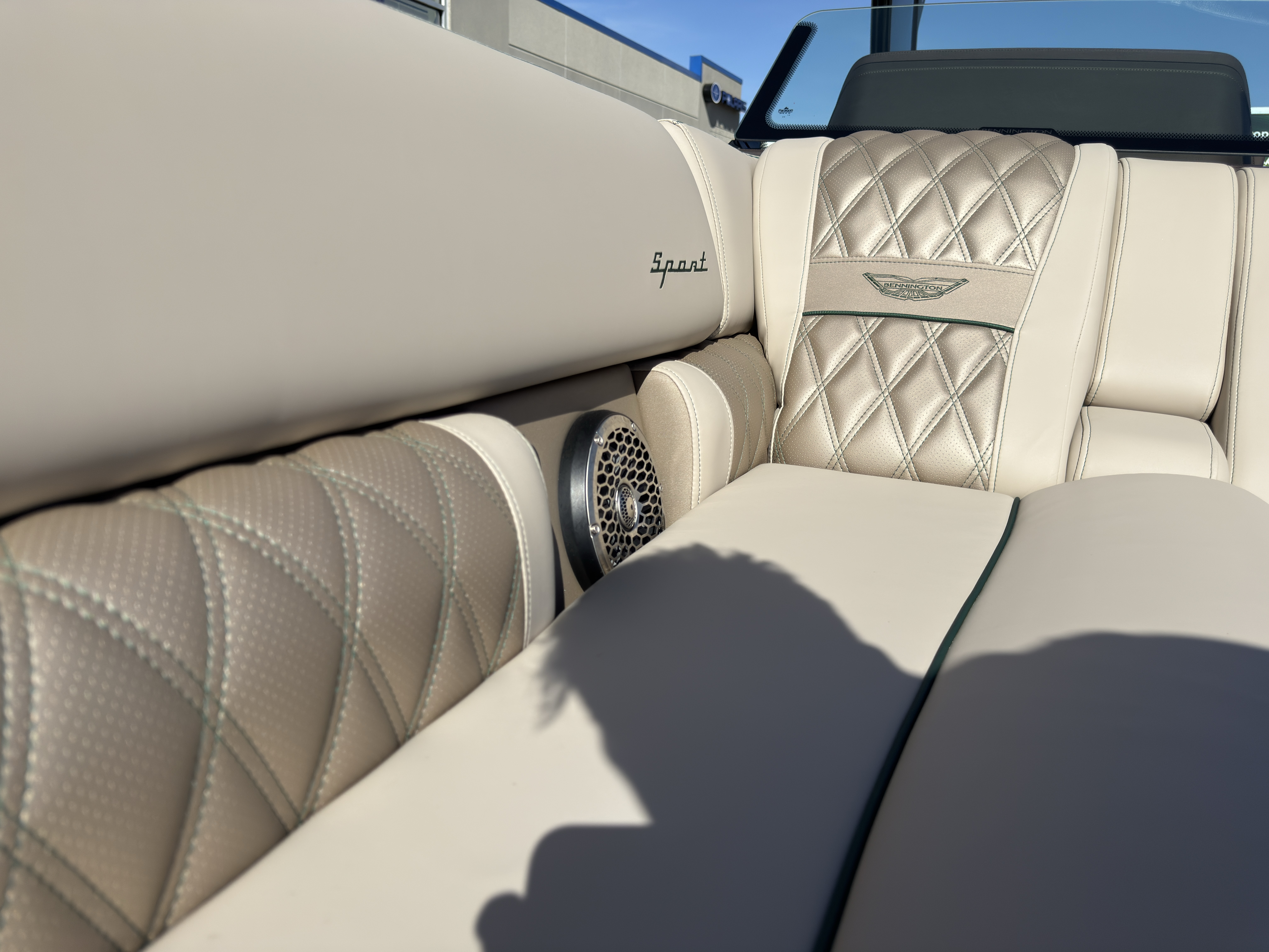 2026 Bennington 25QXSBA 425HP V10 Tritoon Pontoon - Image 80