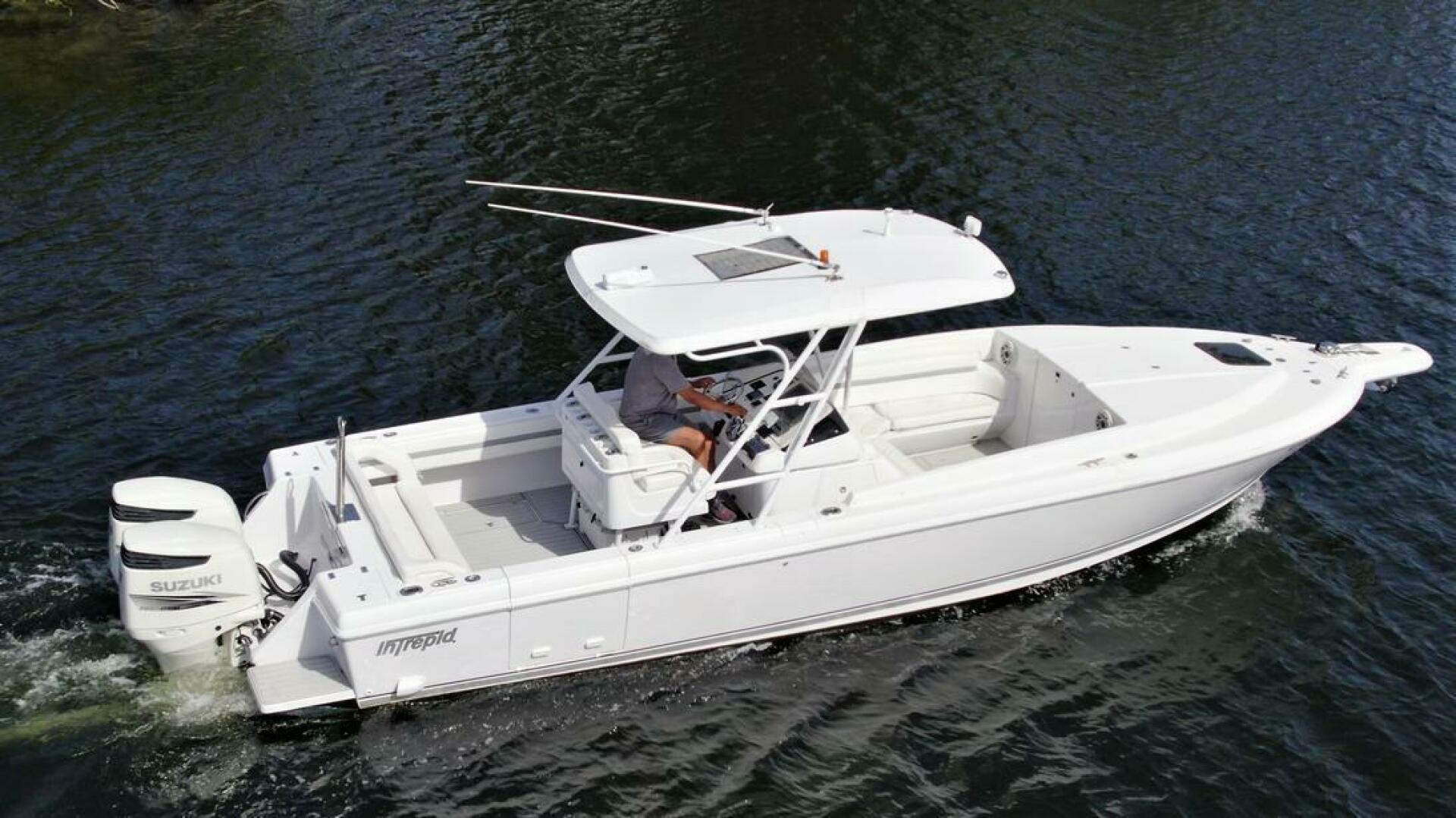 2003 Intrepid 32 - Image 4