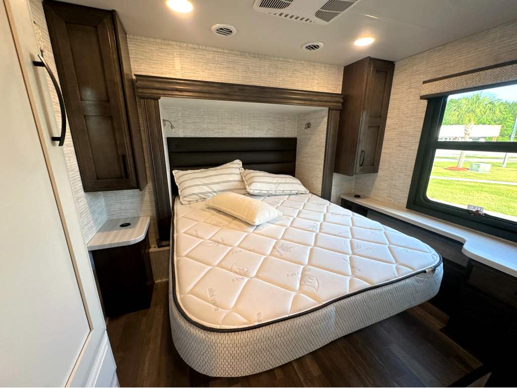 2025 JAYCO GREYHAWK 30Z - Image 18