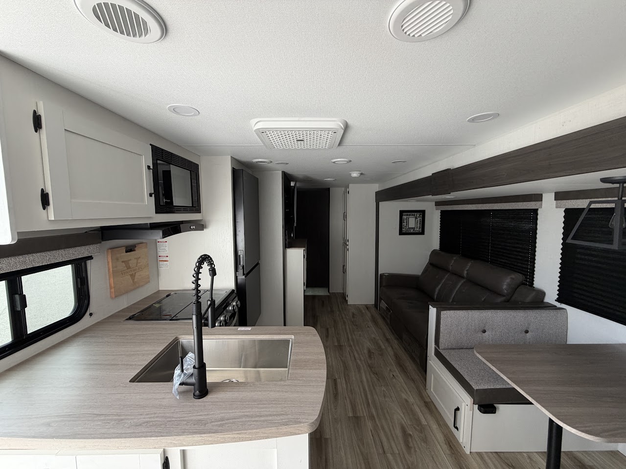 2027 VENTURE RV SIENNA 281VQB - Image 9