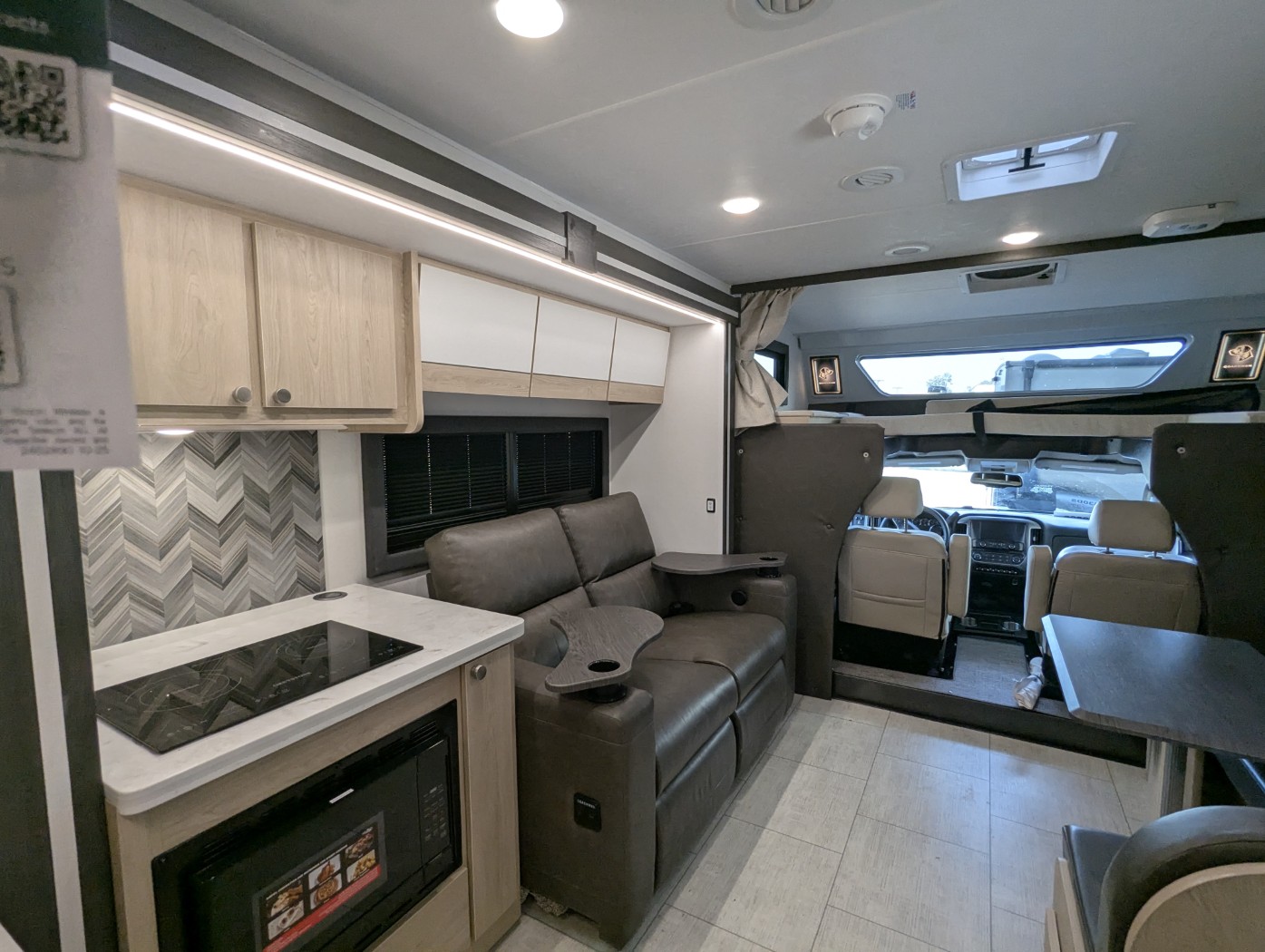 2026 Coachmen Entourage 330DS - Image 28
