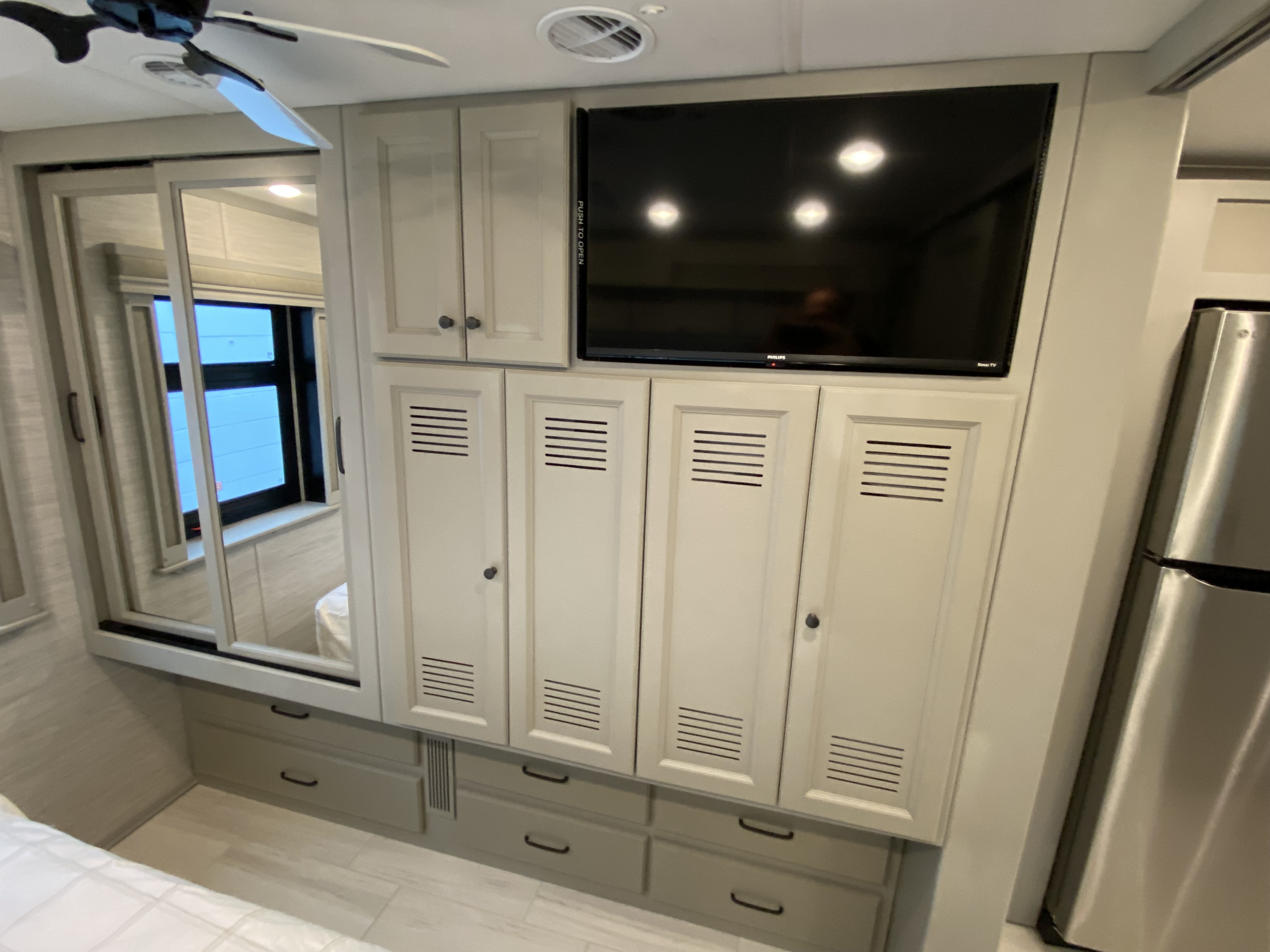 2027 Tiffin Allegro Bay 34DB - Image 21