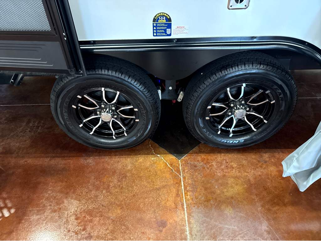 2027 VENTURE RV SPORTTREK STINGER 232VRL - Image 5