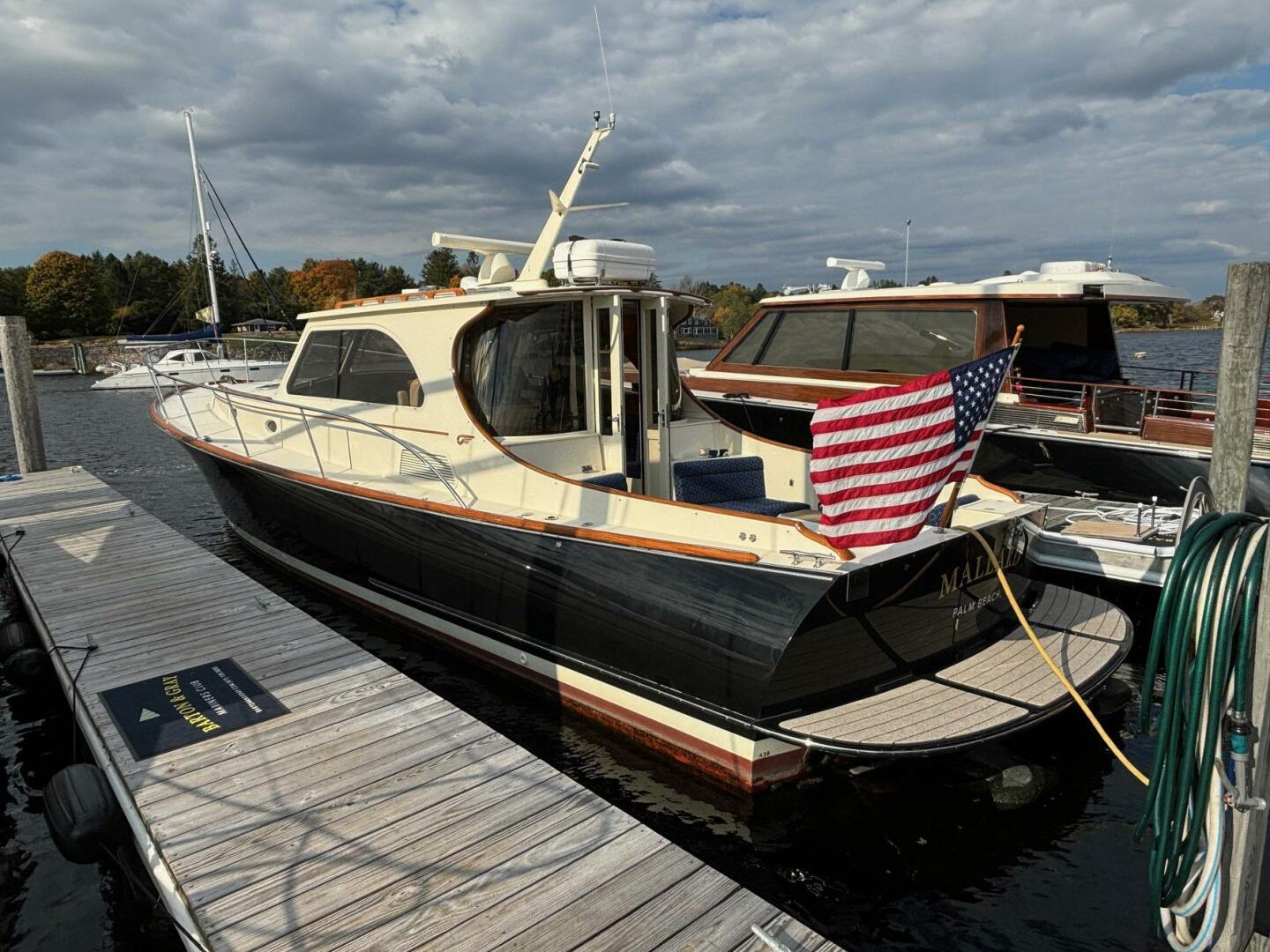 2005 Hinckley Talaria 44 Motor Yacht - Image 23