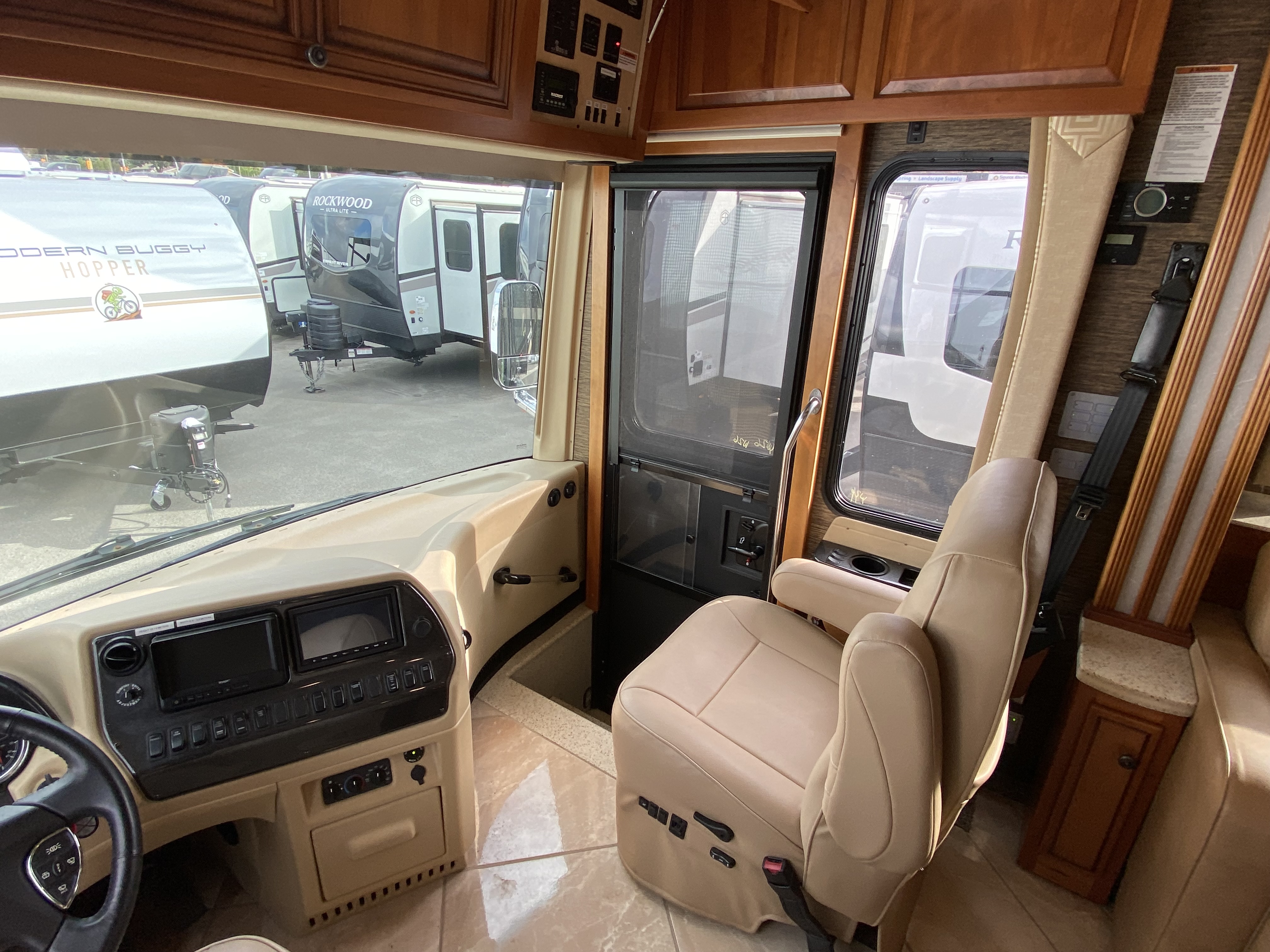 2015 NEWMAR DUTCHSTAR 3736 - Image 19