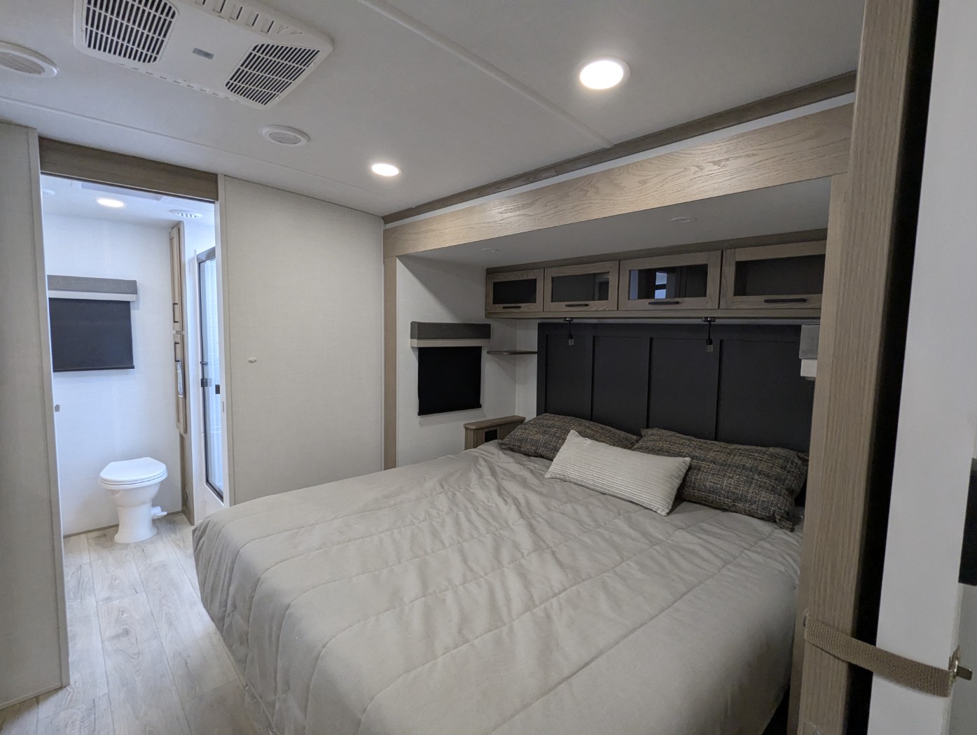 2026 Forest River Rockwood Signature 8263MBR - Image 21