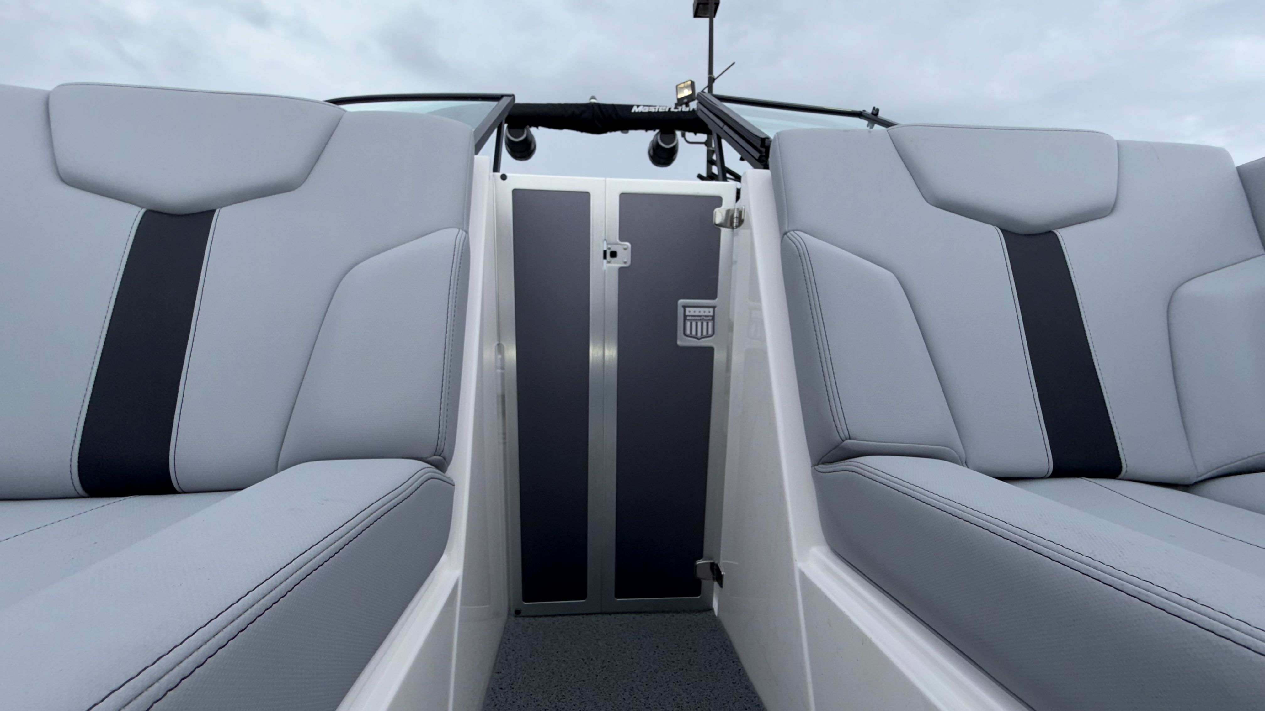 2024 MasterCraft XT25 - Image 18