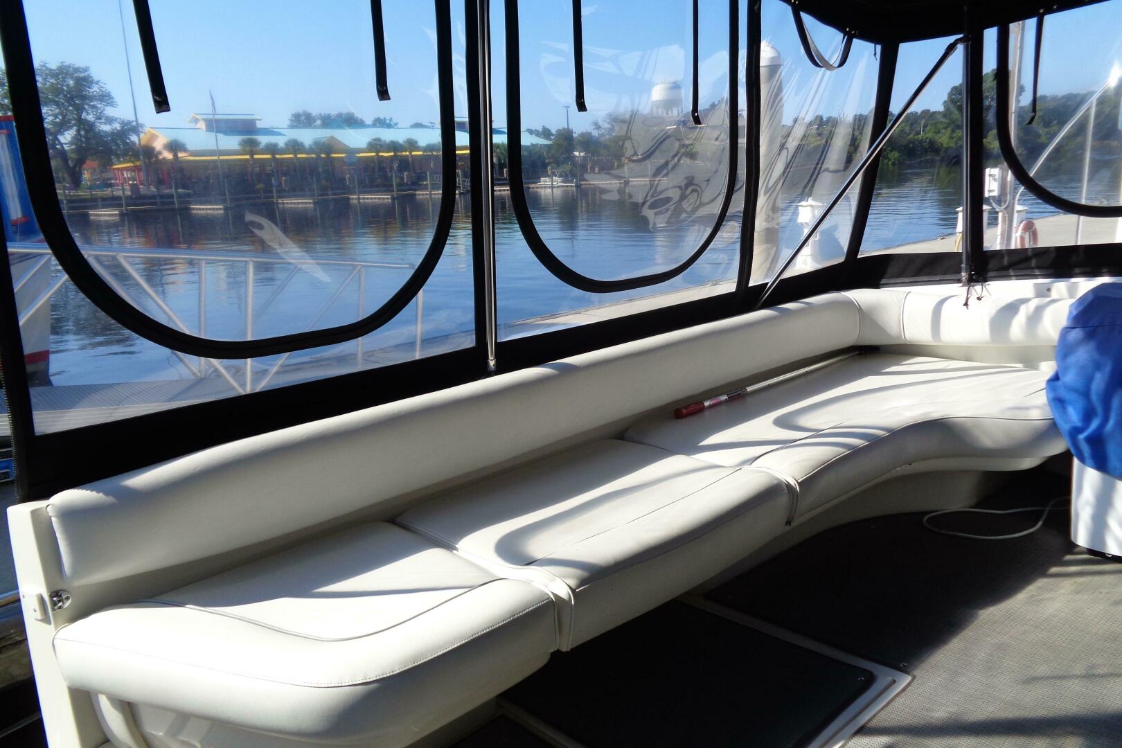 1991 Sea Ray 480 Sundancer - Image 11