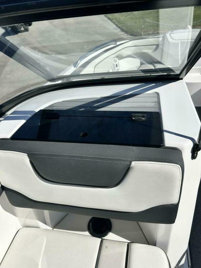 2019 Yamaha Boats AR210 - Image 17