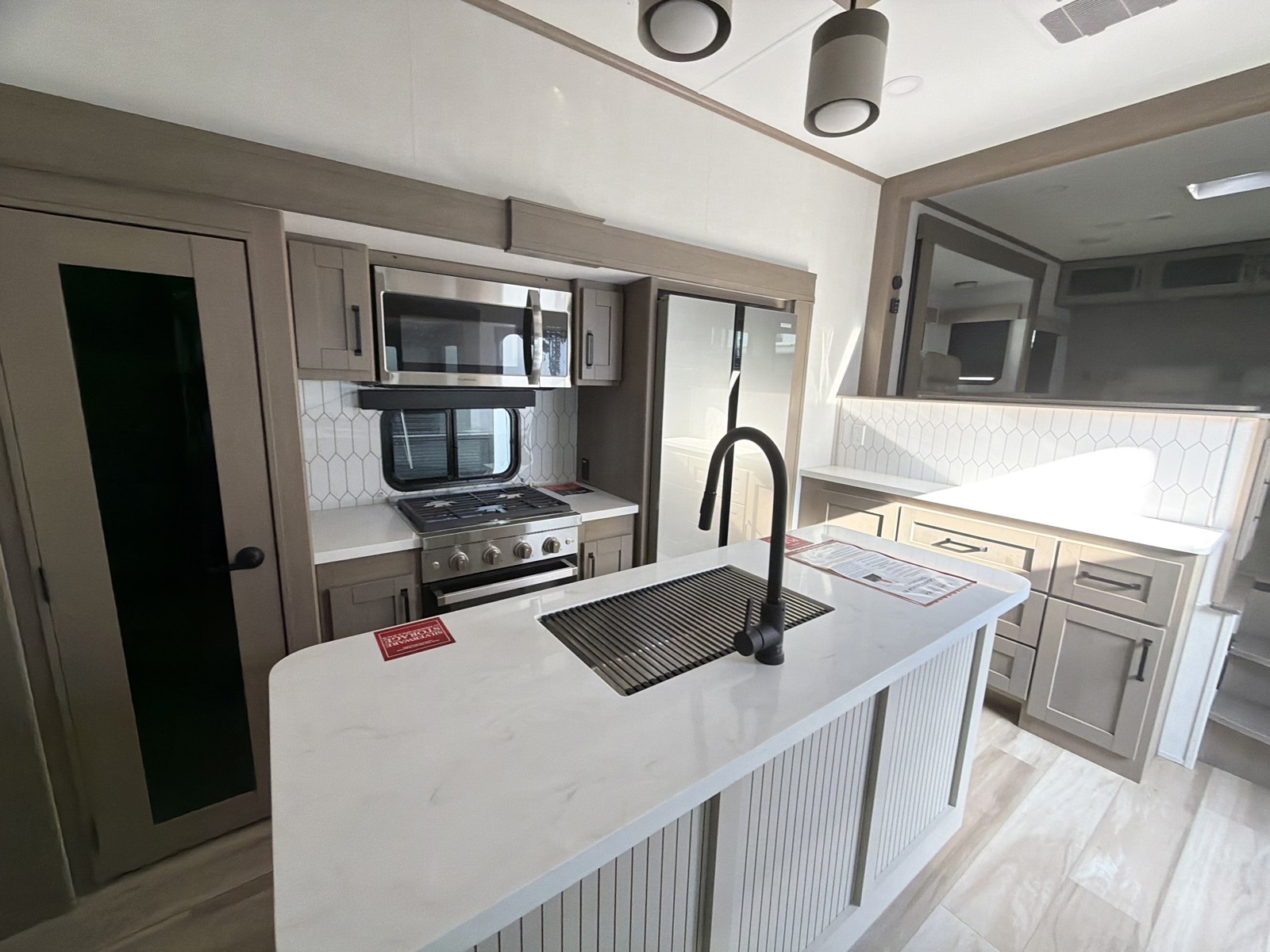 2025 GRAND DESIGN 360FLS - Image 16