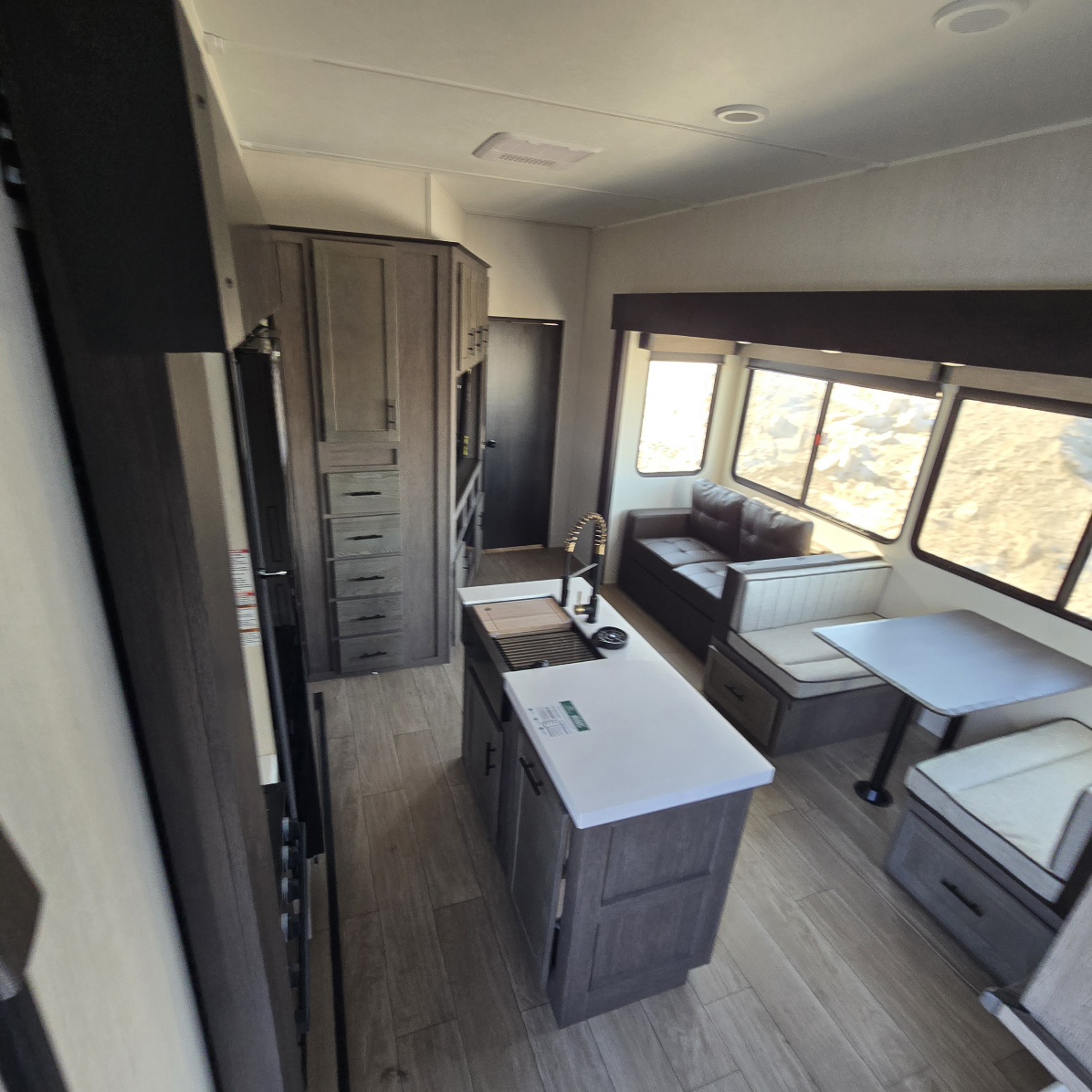 2026 CHEROKEE ARCTIC WOLF 3750 SUITE - Image 13