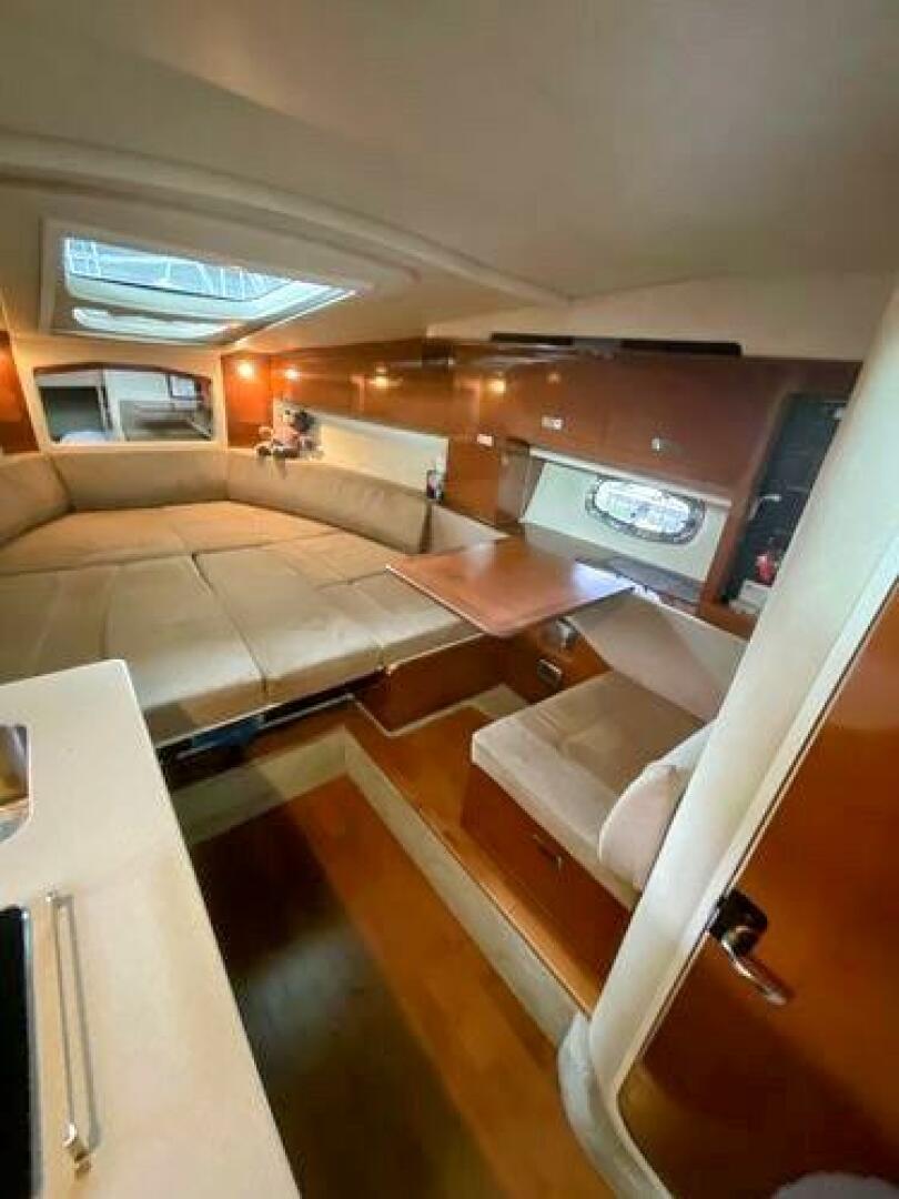 2010 Sea Ray 310 Sundancer - Image 18
