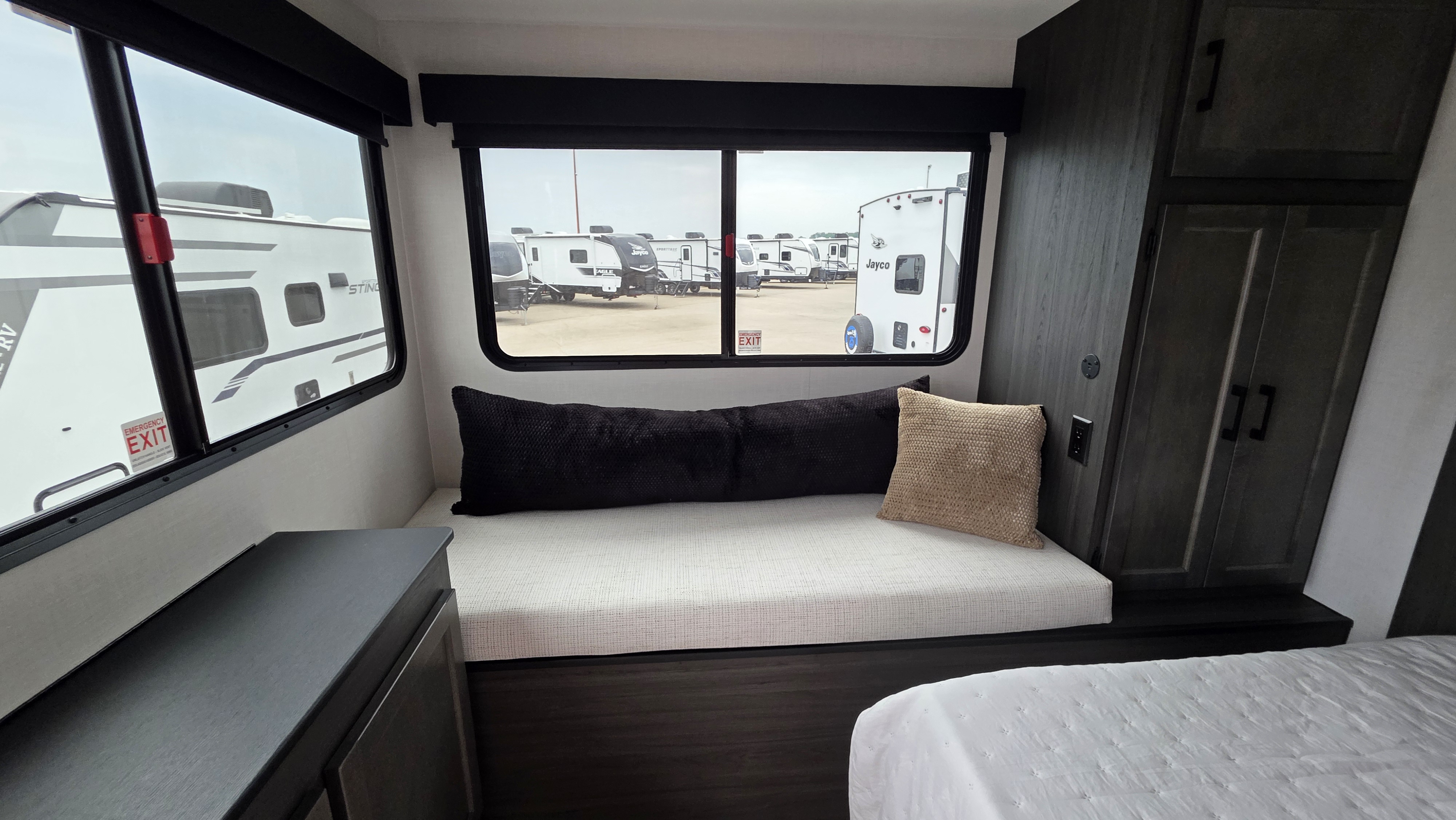 2027 VENTURE RV STRATUS 262VFK - Image 31