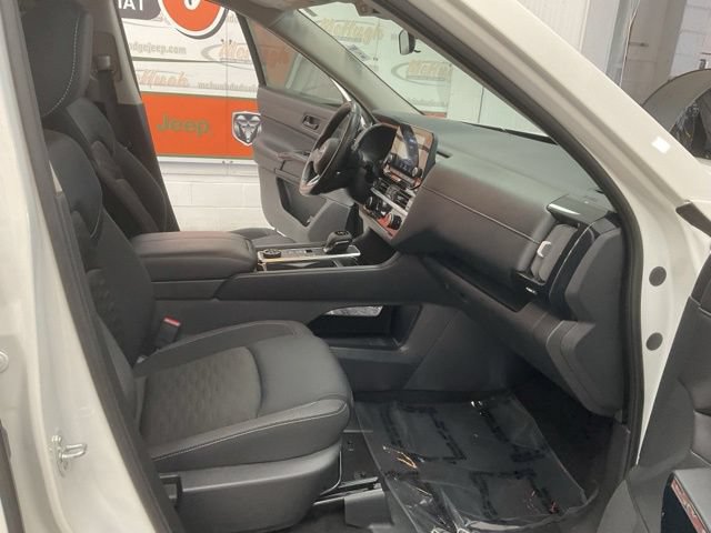 2024 Nissan Pathfinder Utility 4D SV 4WD - Image 34