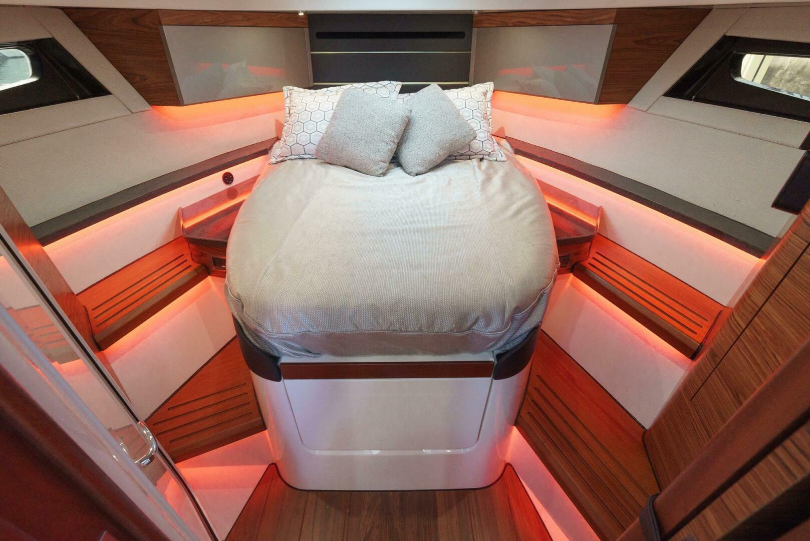 2021 Boston Whaler 405 Conquest - Image 35